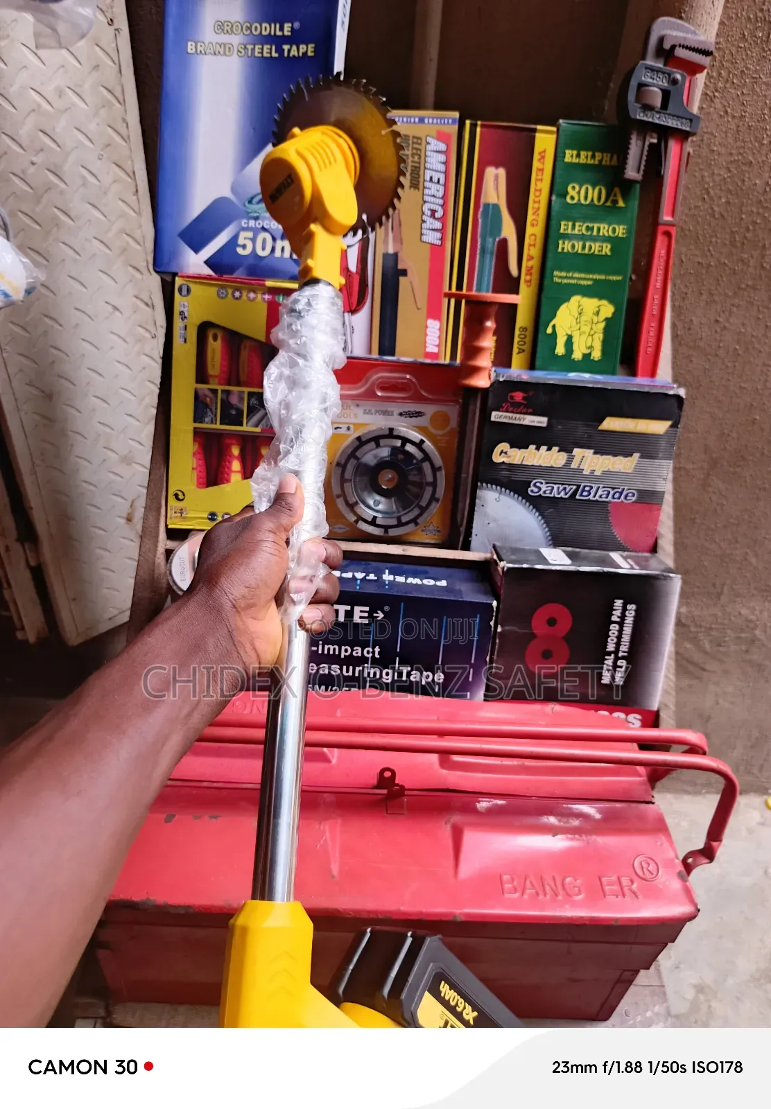 Dwalt Cordless Garden Brush Cutter