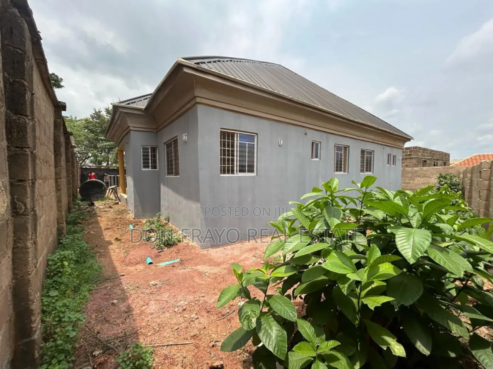 6bdrm Block of Flats in Bola, Ojoo for sale