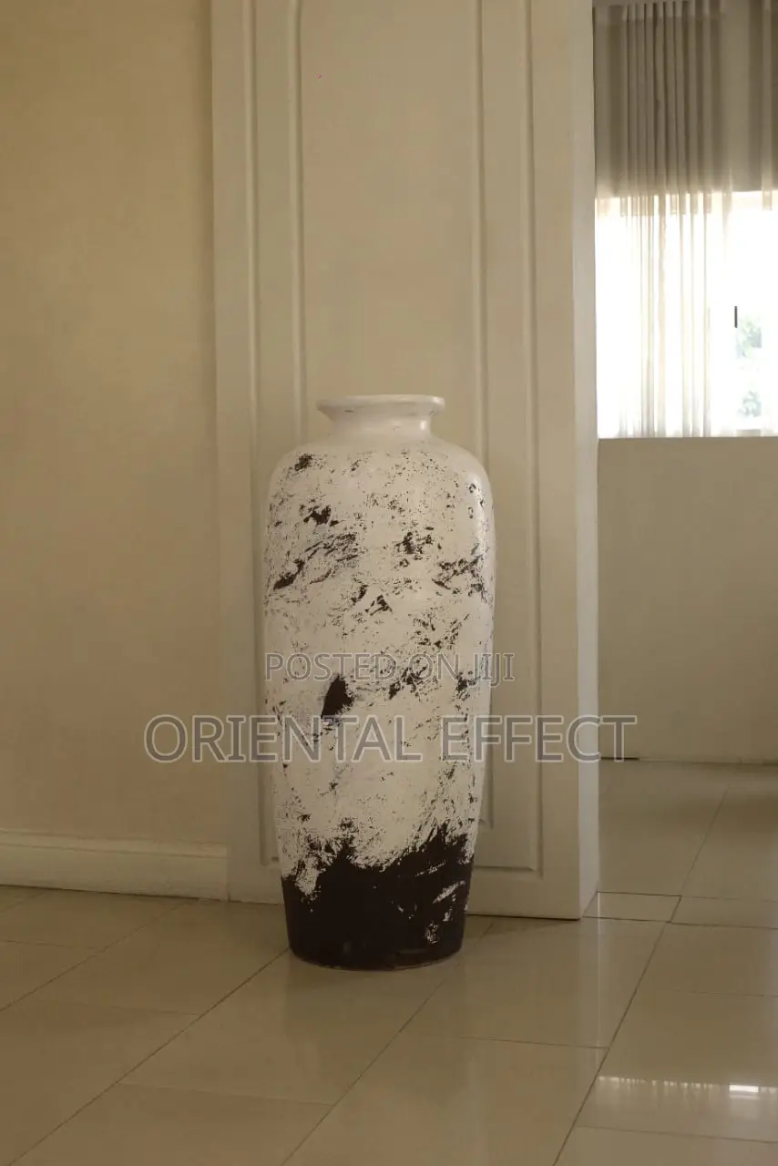 Uri Pot (White Splash)