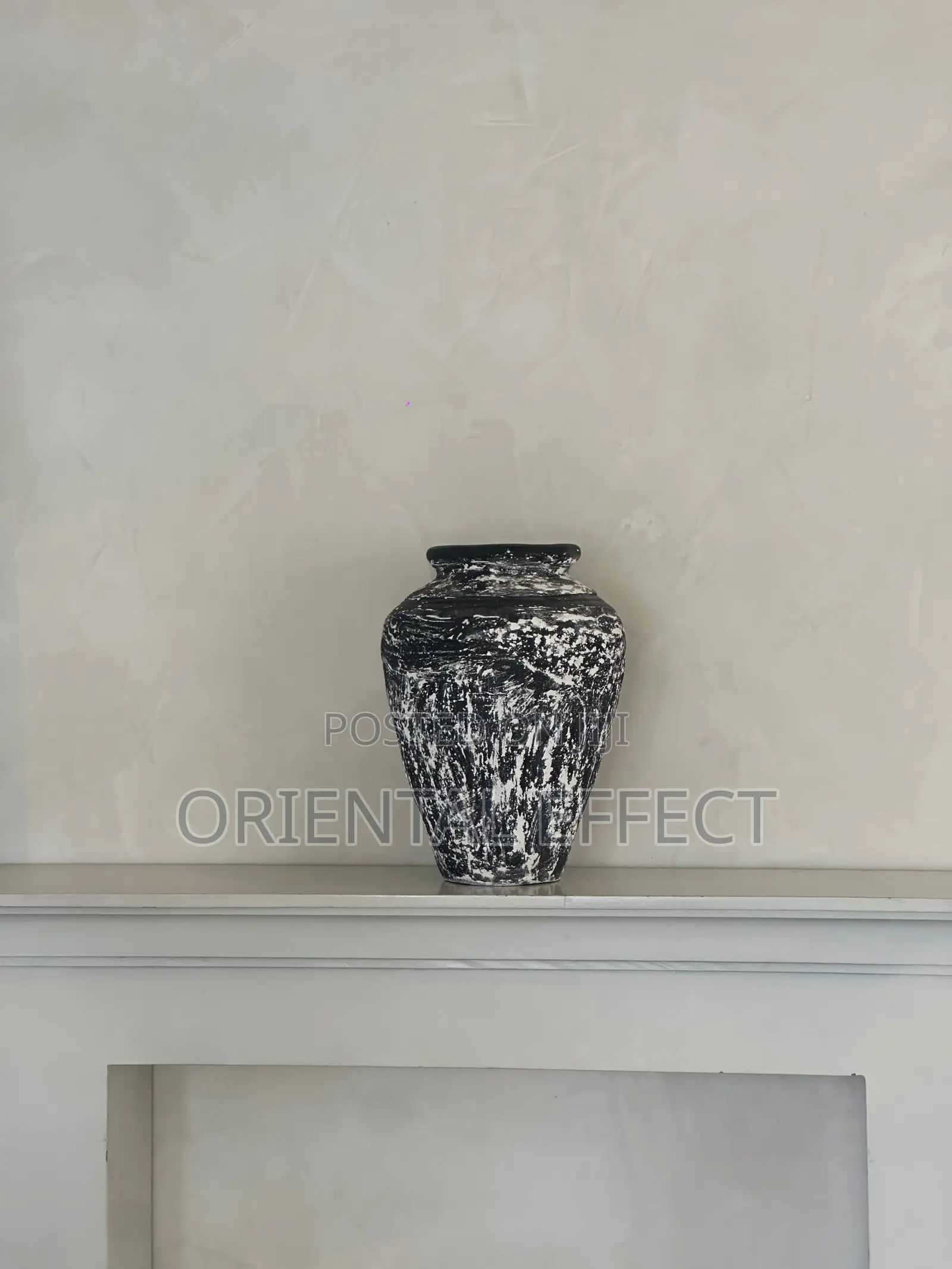 Vick Vase (Black Wash)