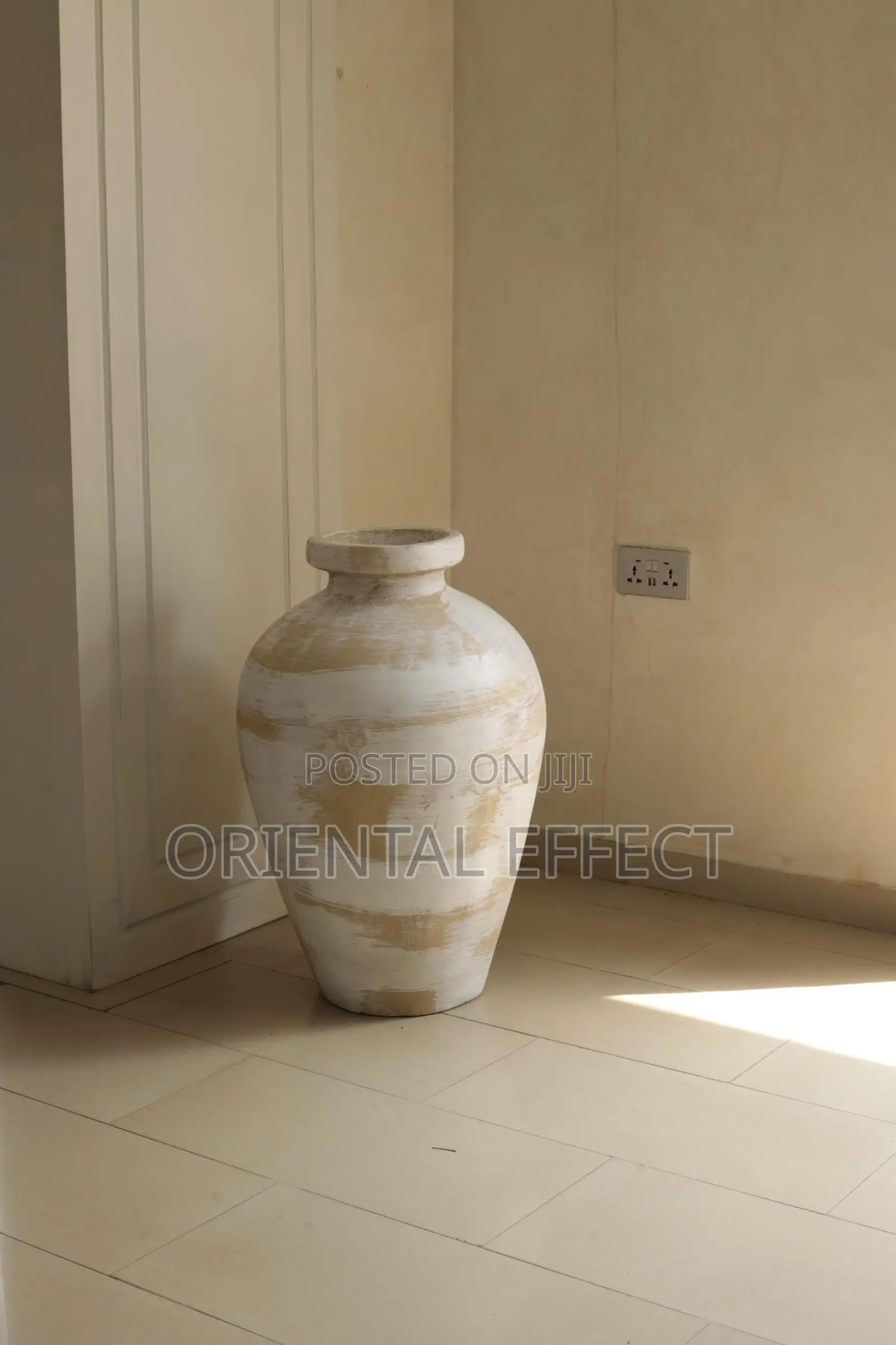 Onasis Pot (Round Stroke)