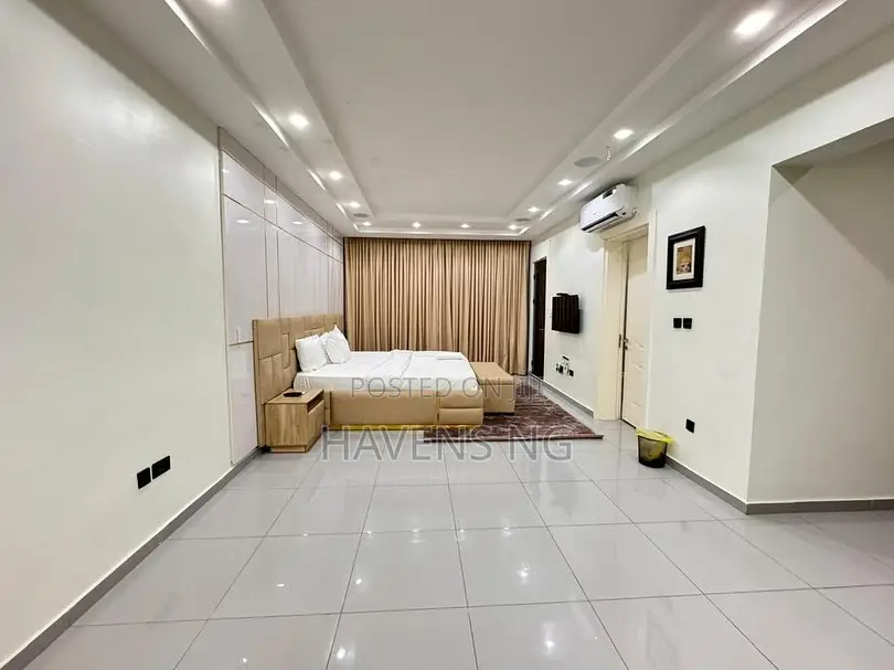 Stunning 3-Bedroom Waterfront Terrace
