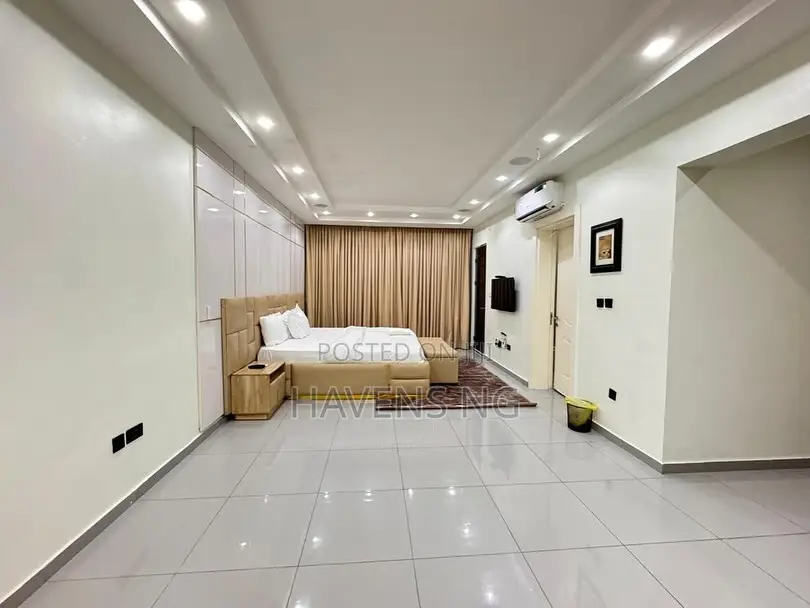 Stunning 3-Bedroom Waterfront Terrace