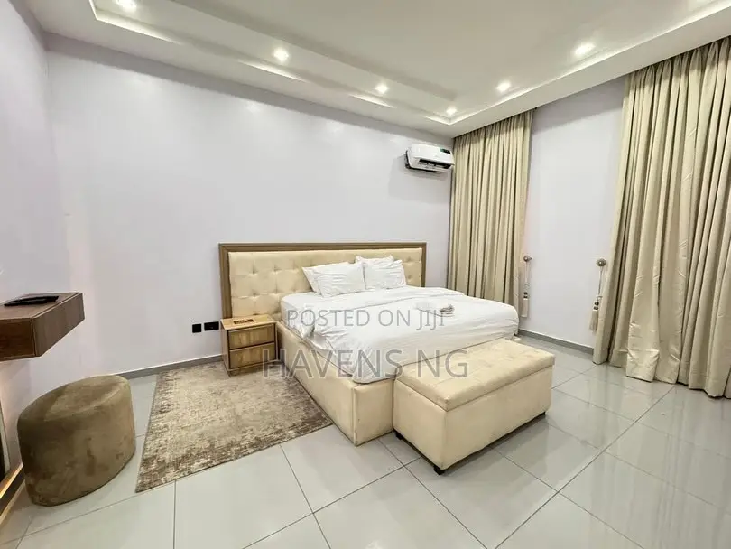 Stunning 3-Bedroom Waterfront Terrace