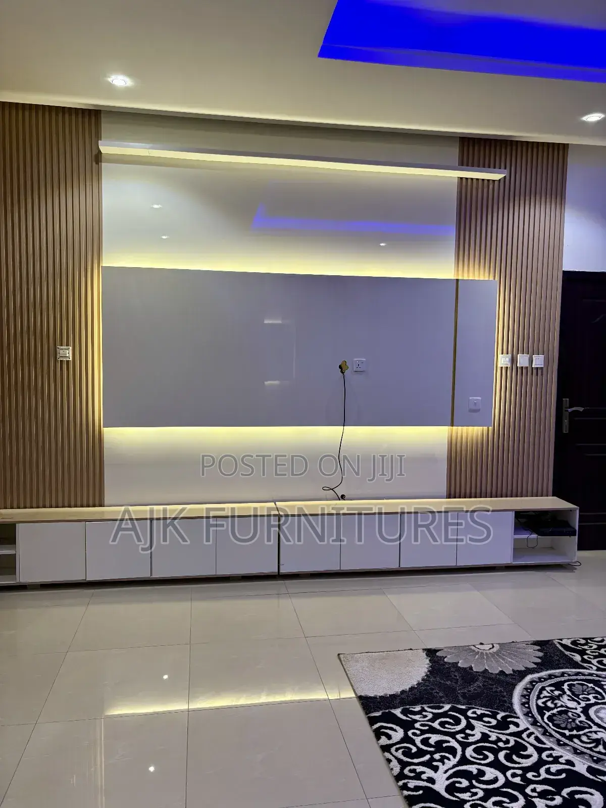 Unique Television Unit