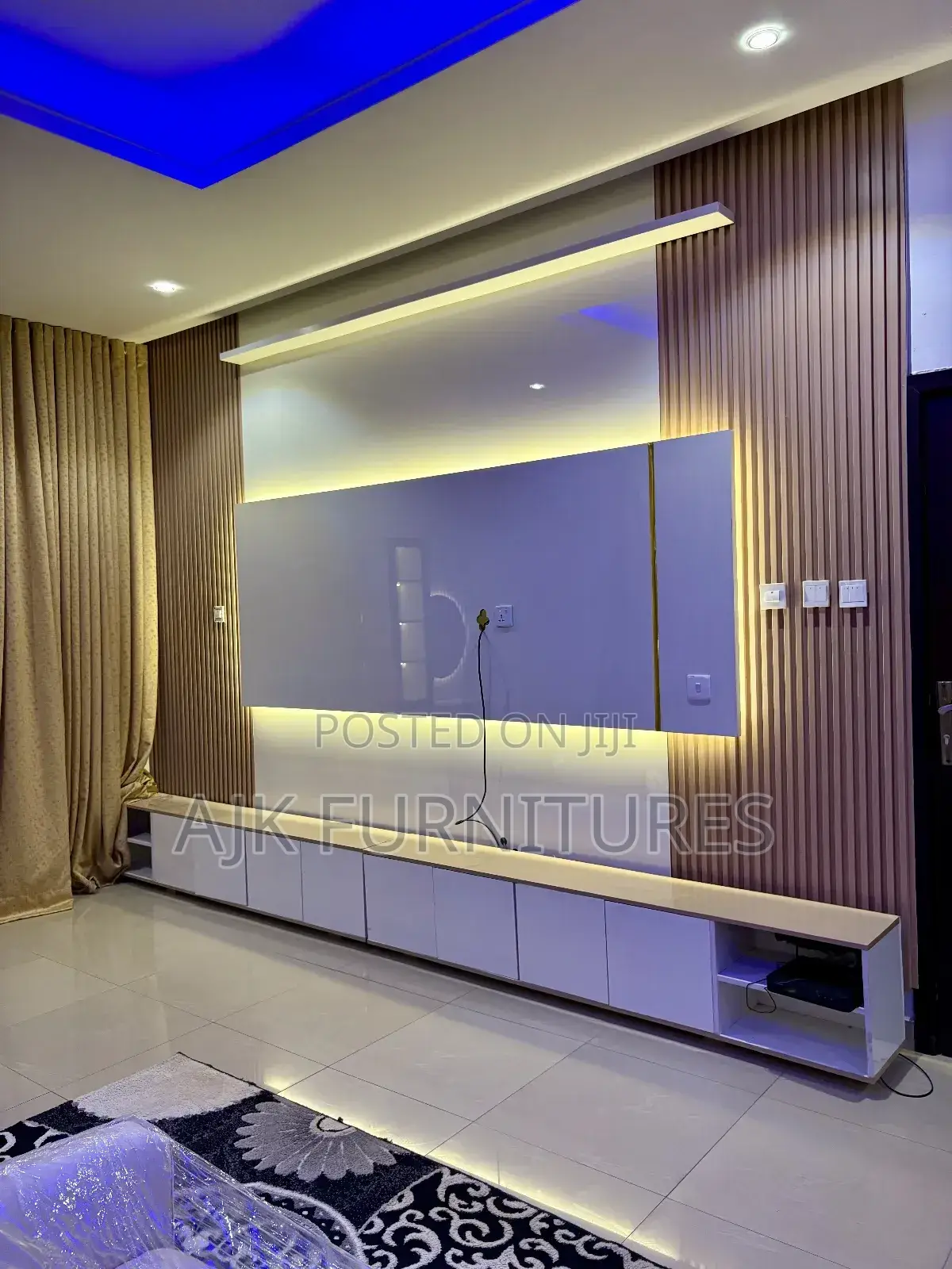 Unique Television Unit