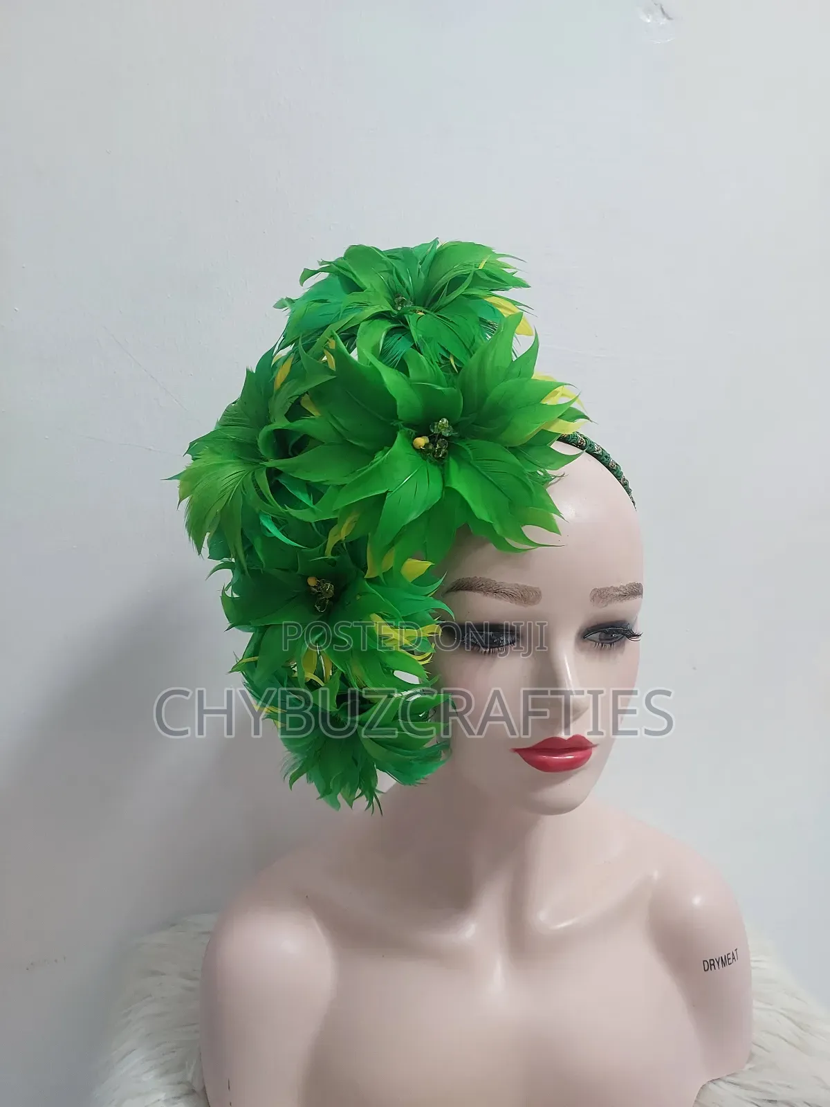 Lemon Green Feathery Facinator