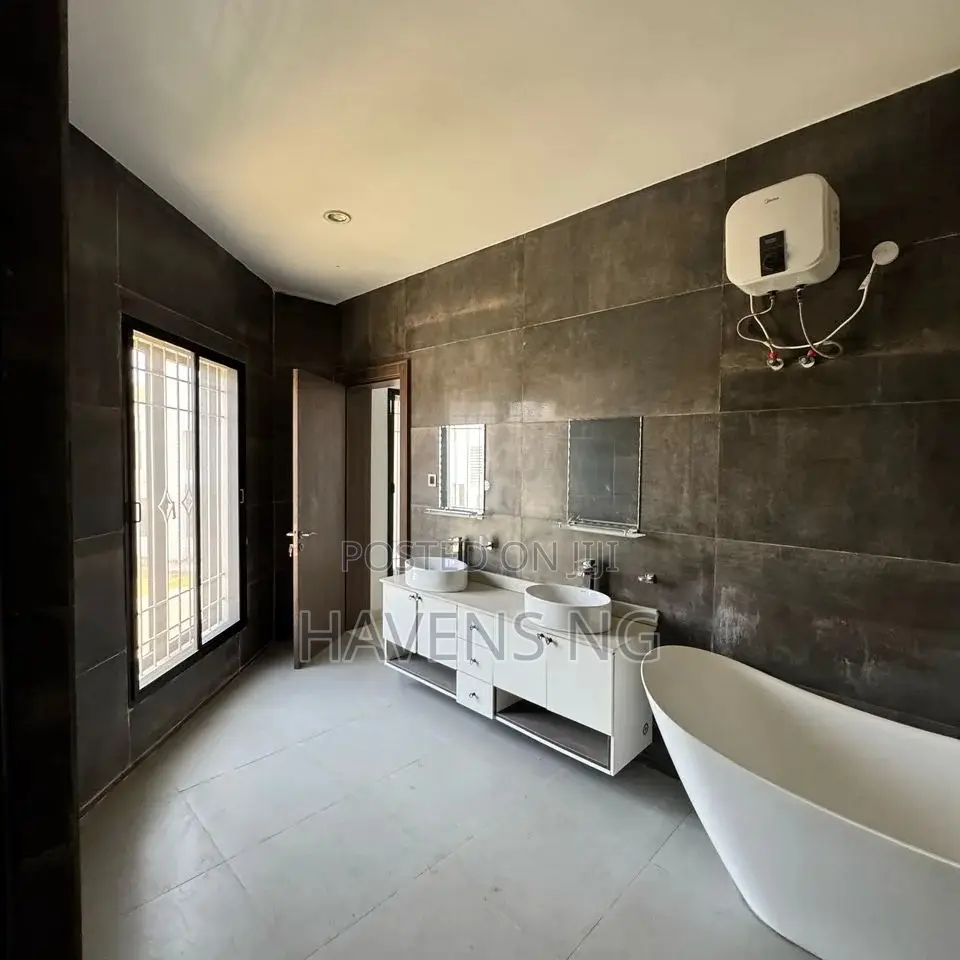 4bdrm Duplex in Life Camp for sale
