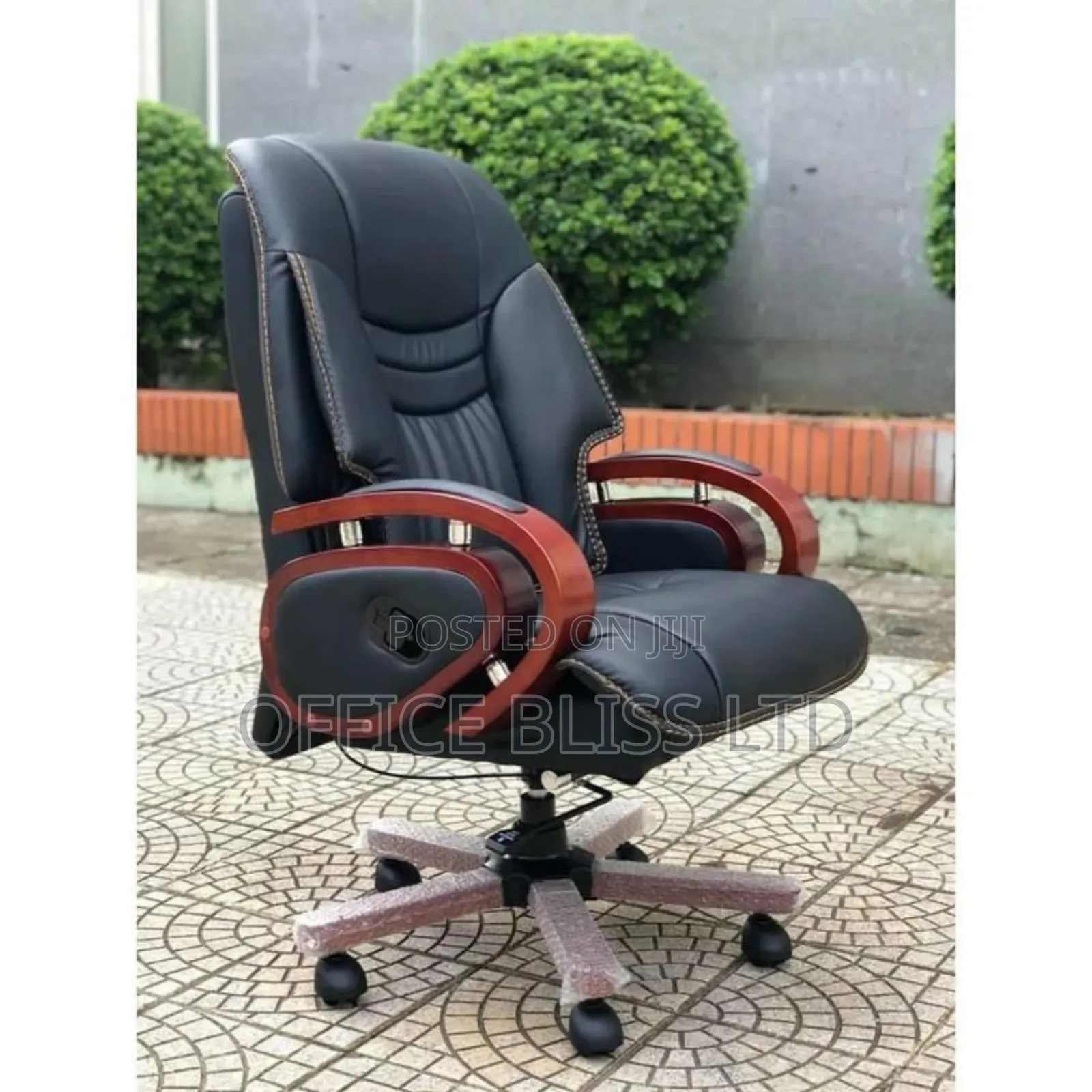 Executive Reclining Wooden Handle Swivel Office Chair