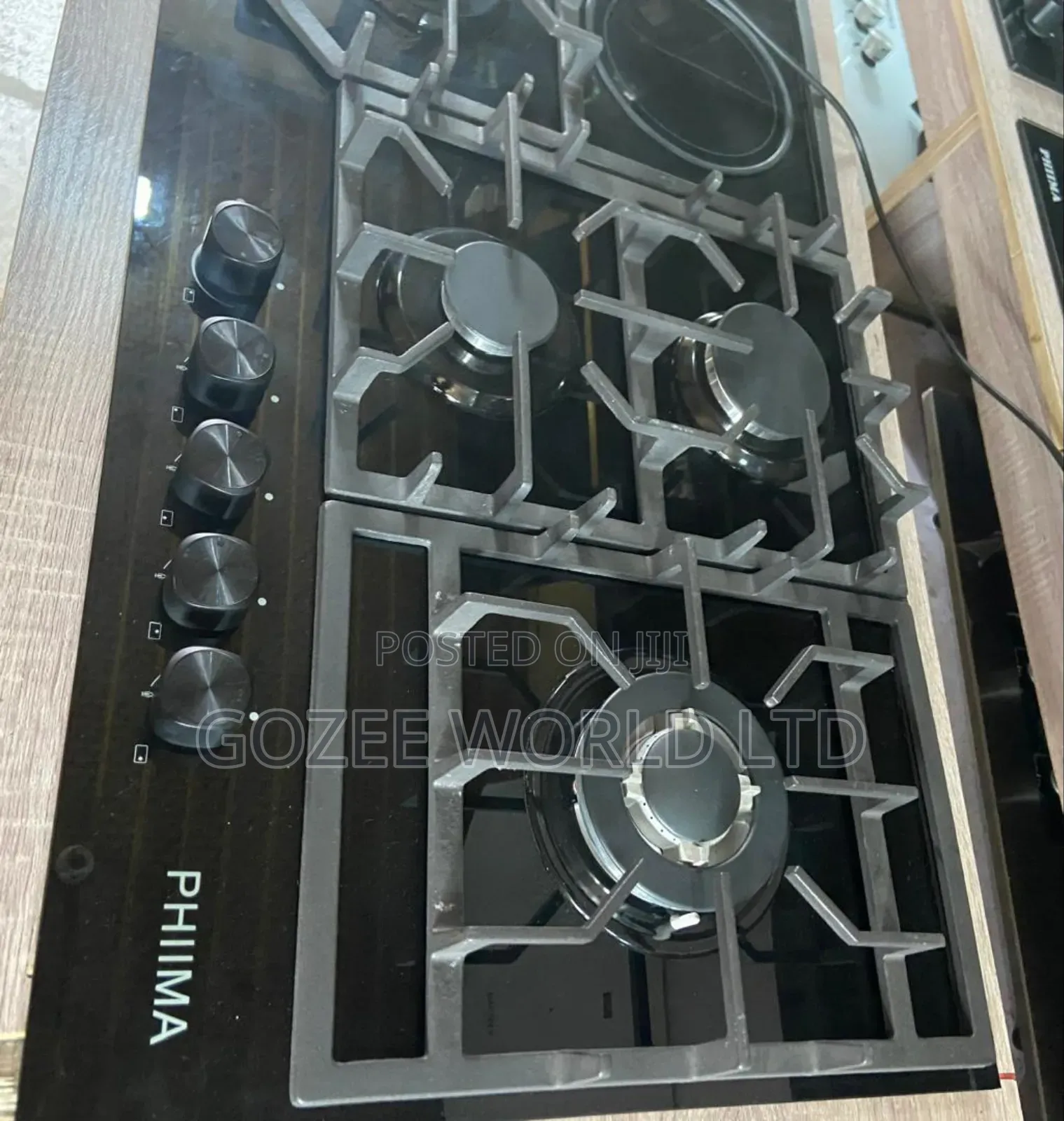 4 Gas and 1 Electric Cooker