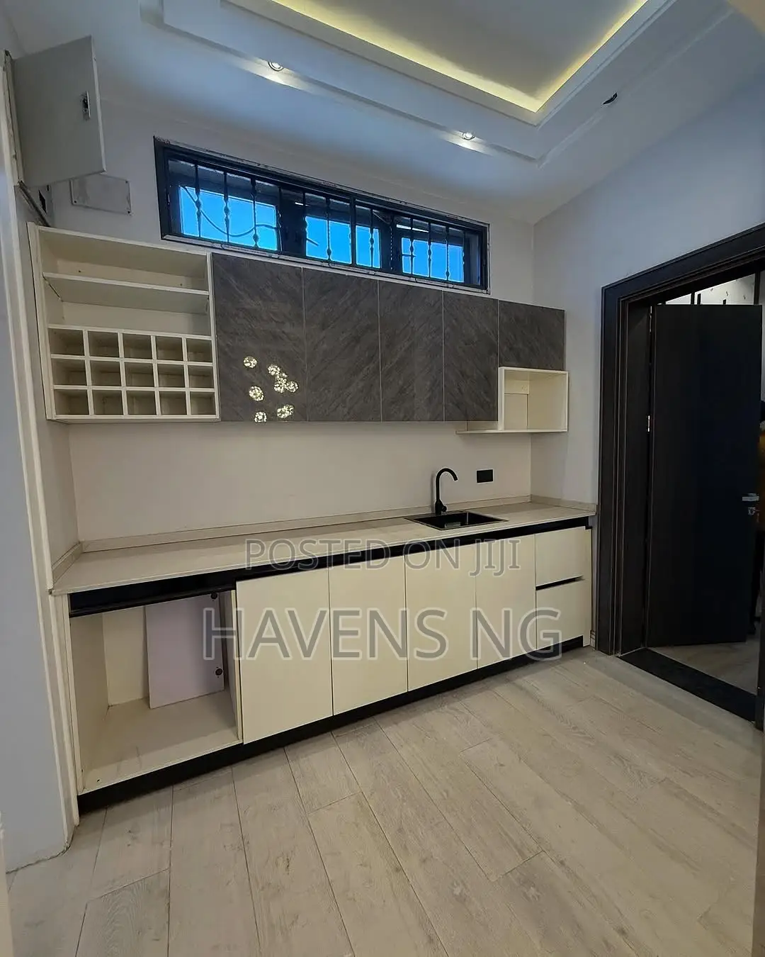 4bdrm Duplex in FHA for sale