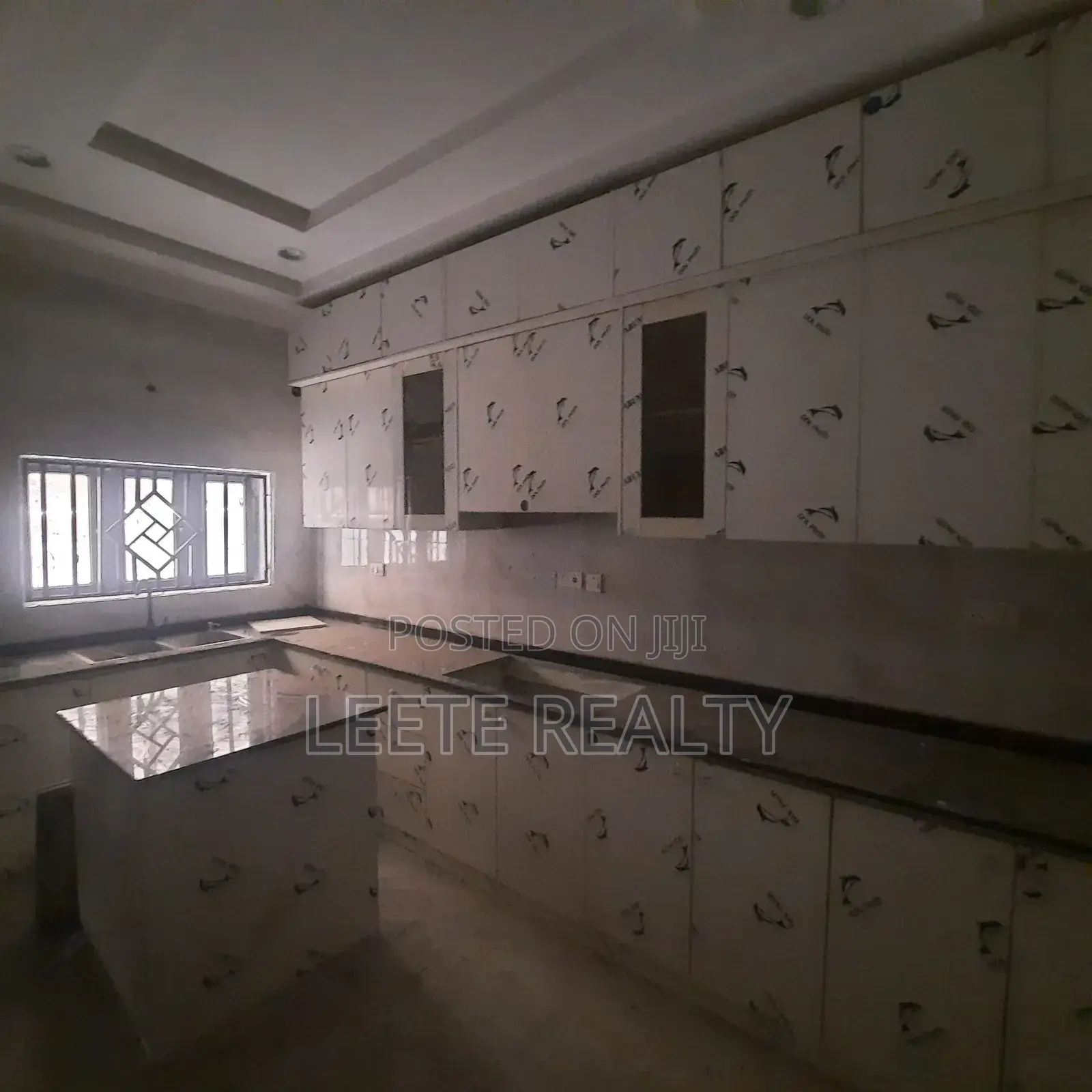 5bdrm Townhouse/Terrace in Wuye for sale