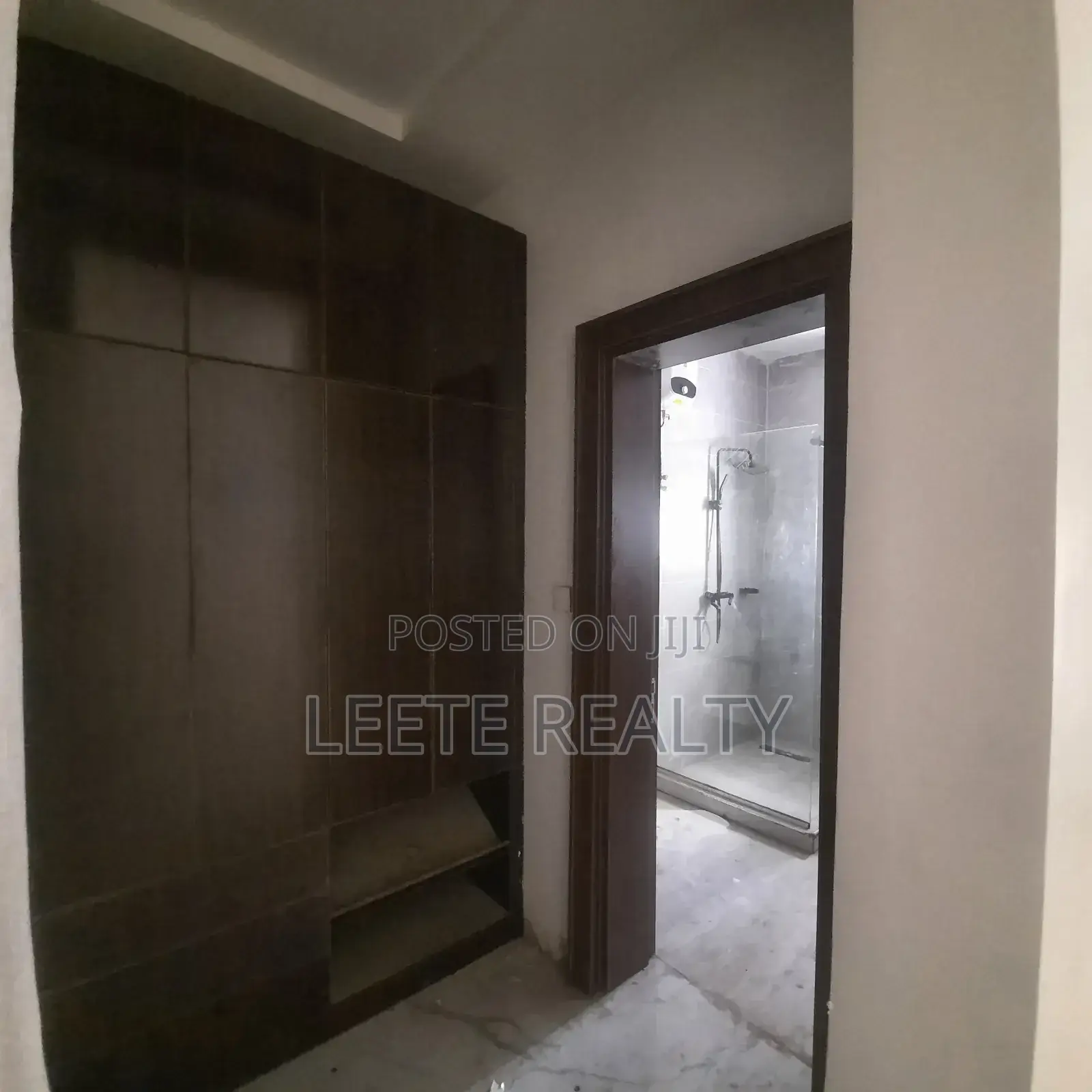 5bdrm Townhouse/Terrace in Wuye for sale