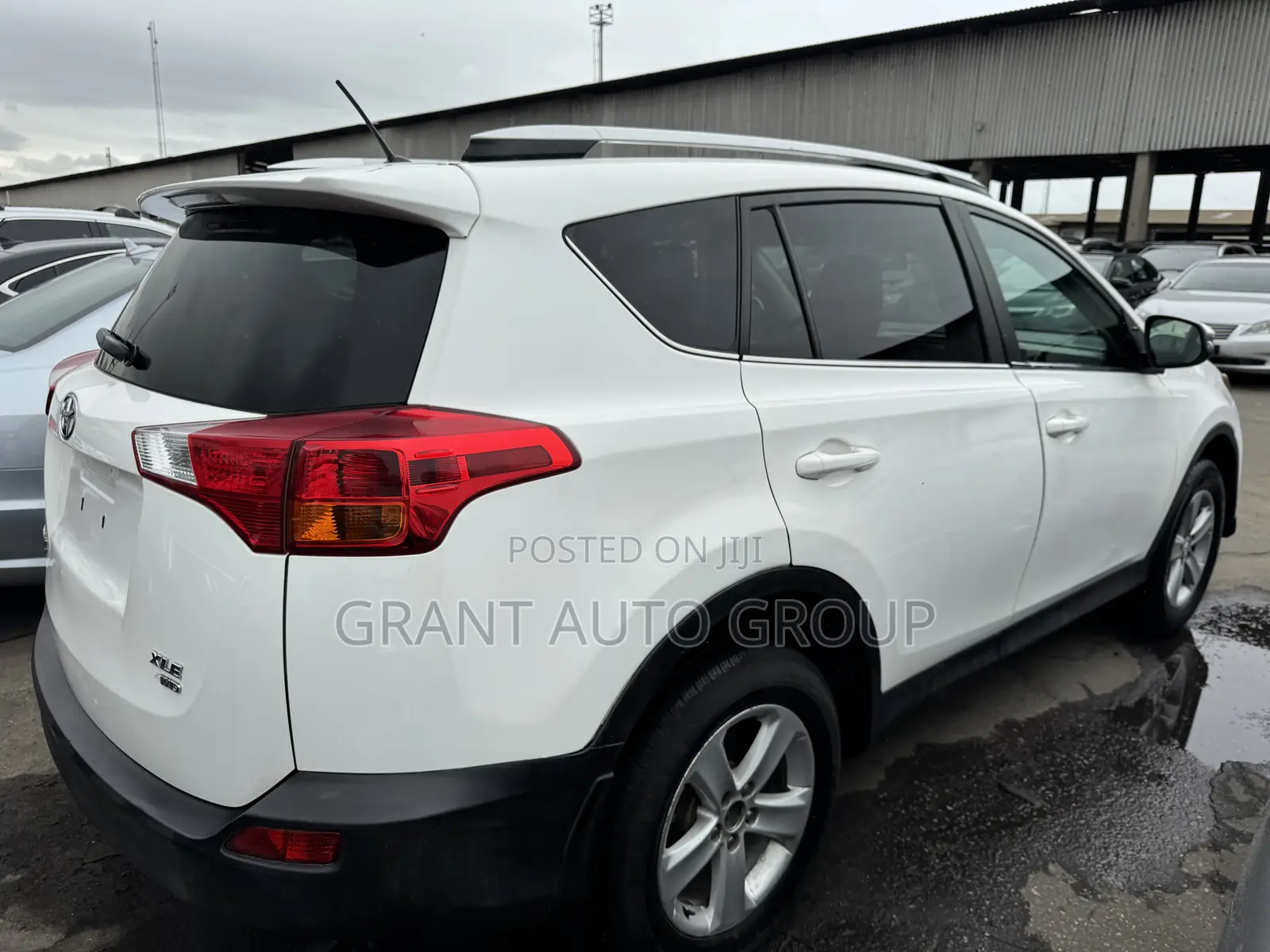 Toyota RAV4 XLE AWD (2.5L 4cyl 6A) 2013 White