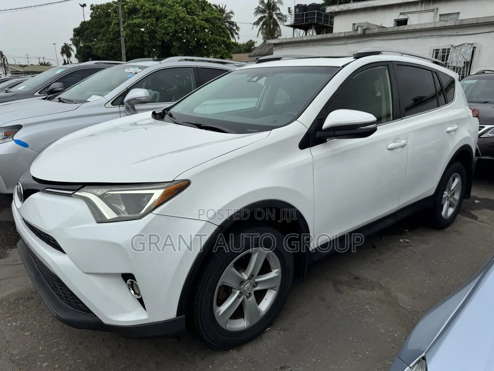 Toyota RAV4 XLE AWD (2.5L 4cyl 6A) 2013 White