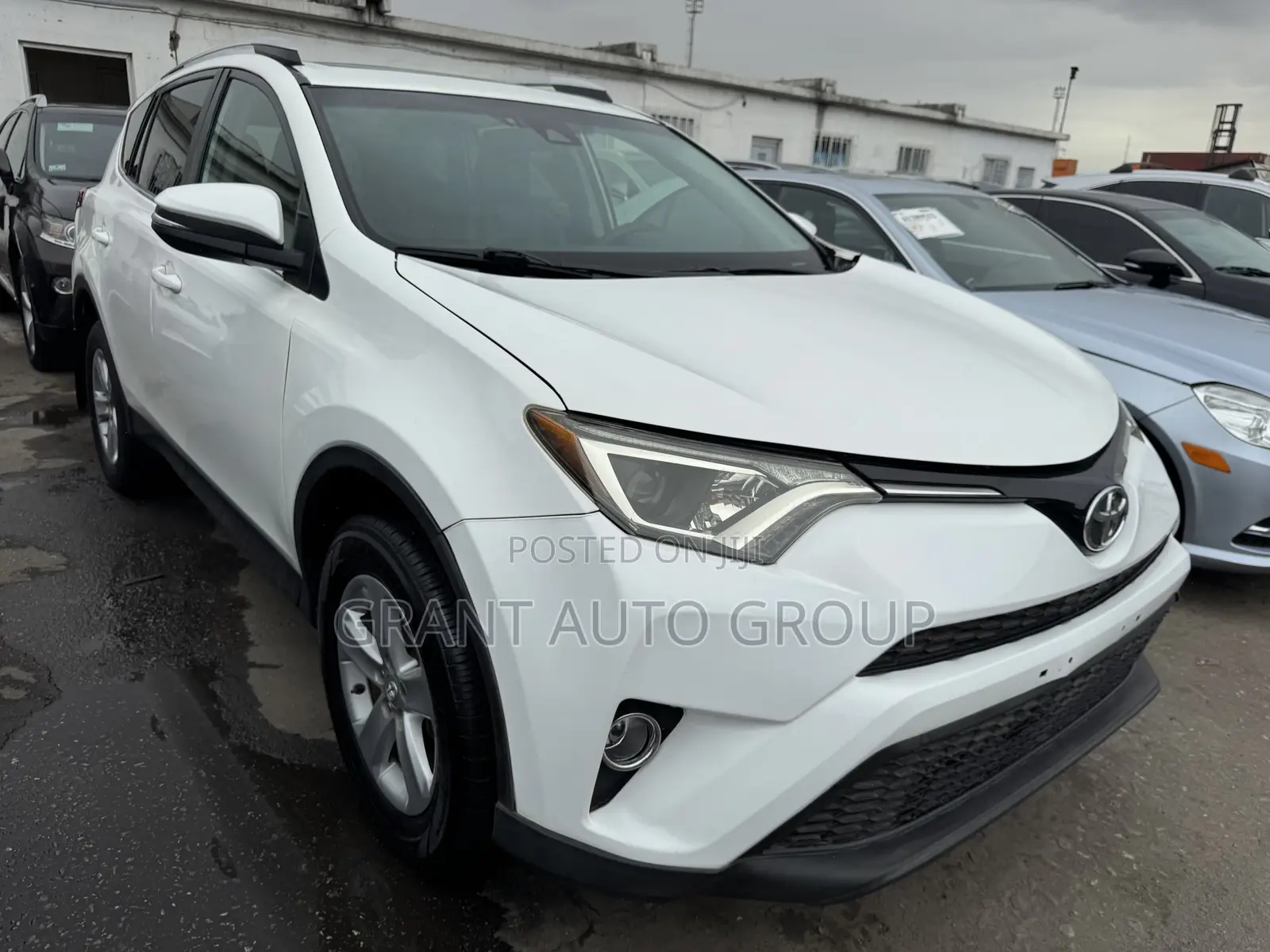 Toyota RAV4 XLE AWD (2.5L 4cyl 6A) 2013 White