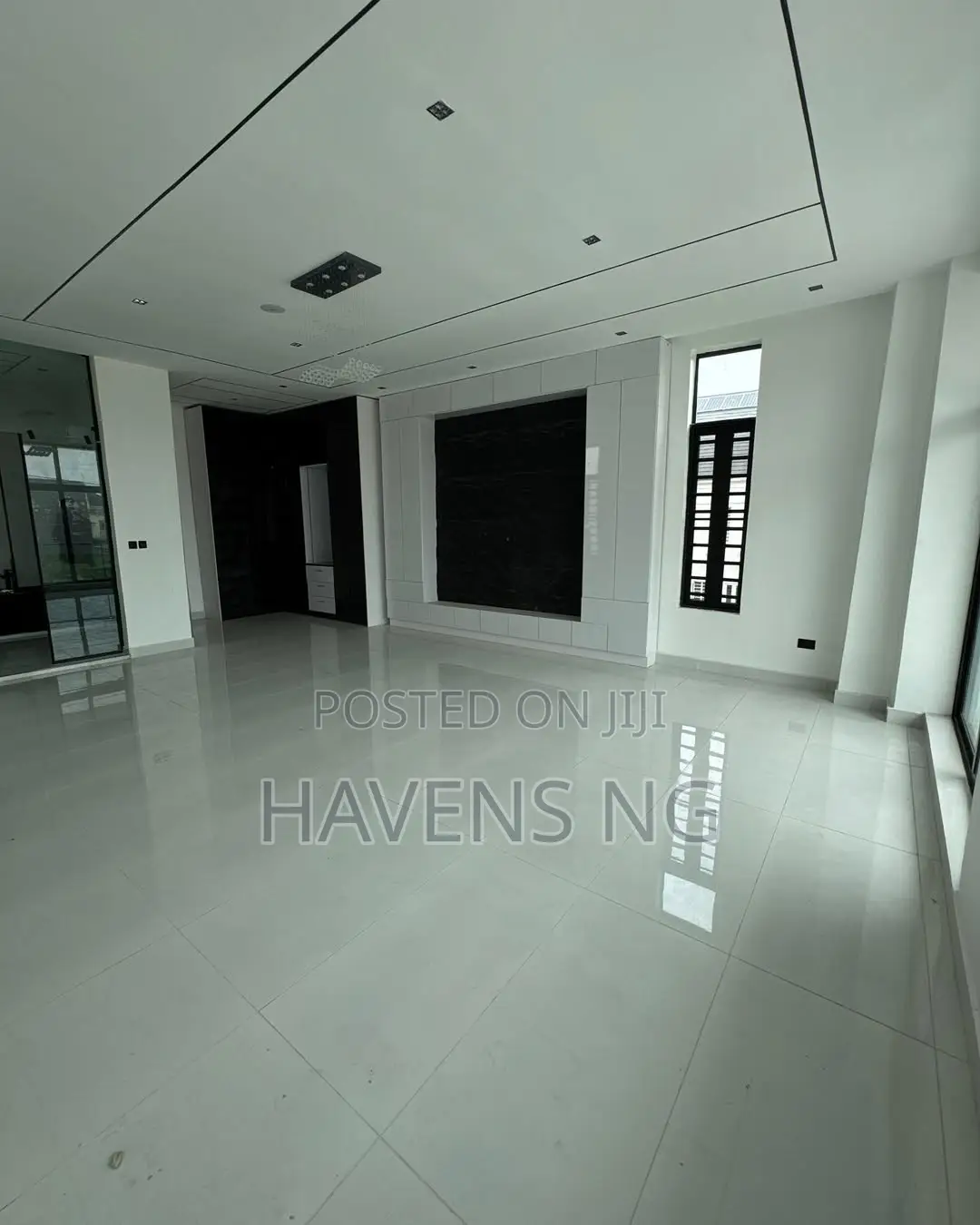 5bdrm Duplex in Chevron for sale