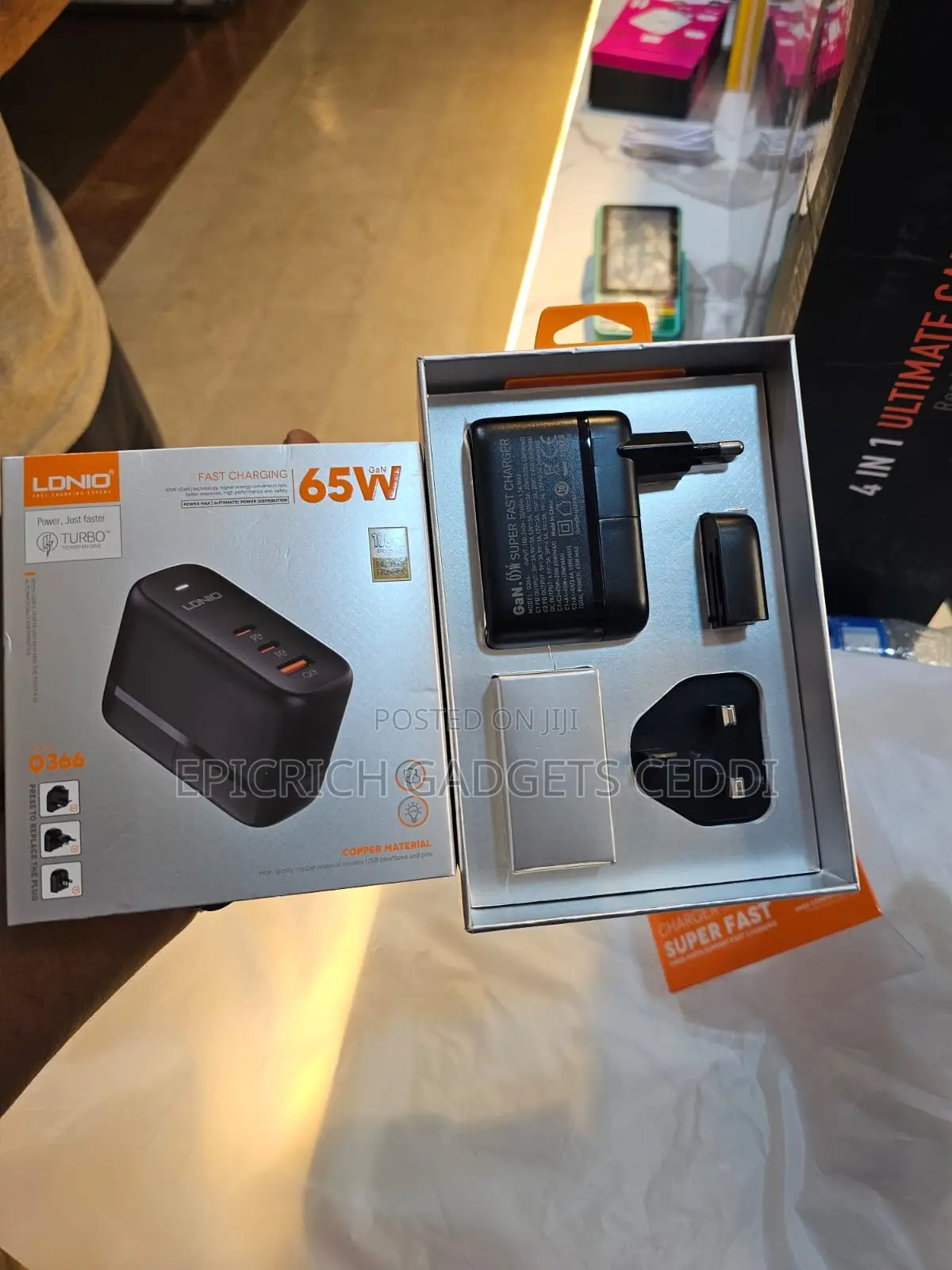 Ldnio 65w Gan Universal Travel Adapter and Fast Charger