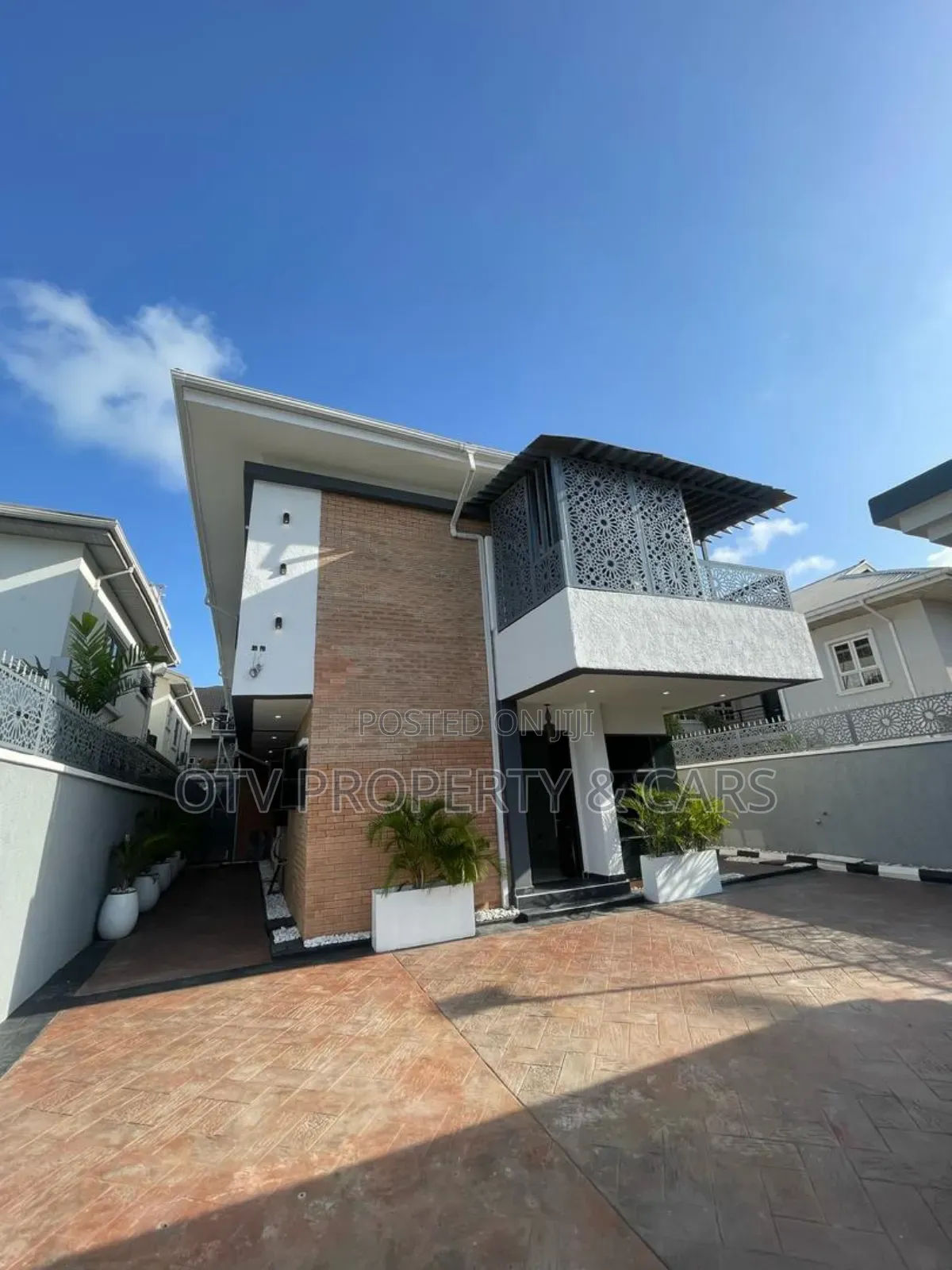 Furnished 5bdrm Duplex in Lekki Phase 1 for sale