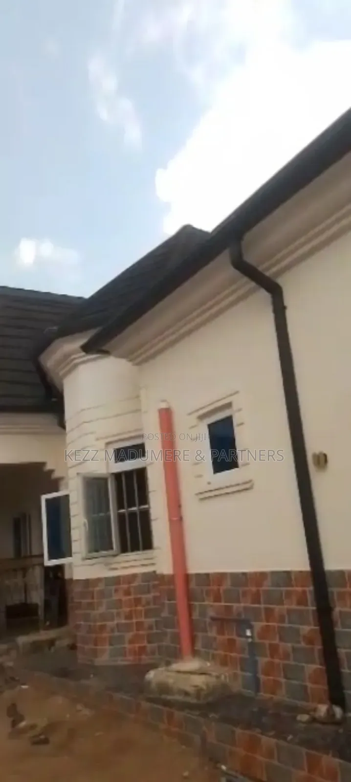 4bdrm Bungalow in Mbodo ,Aluu, Port for sale