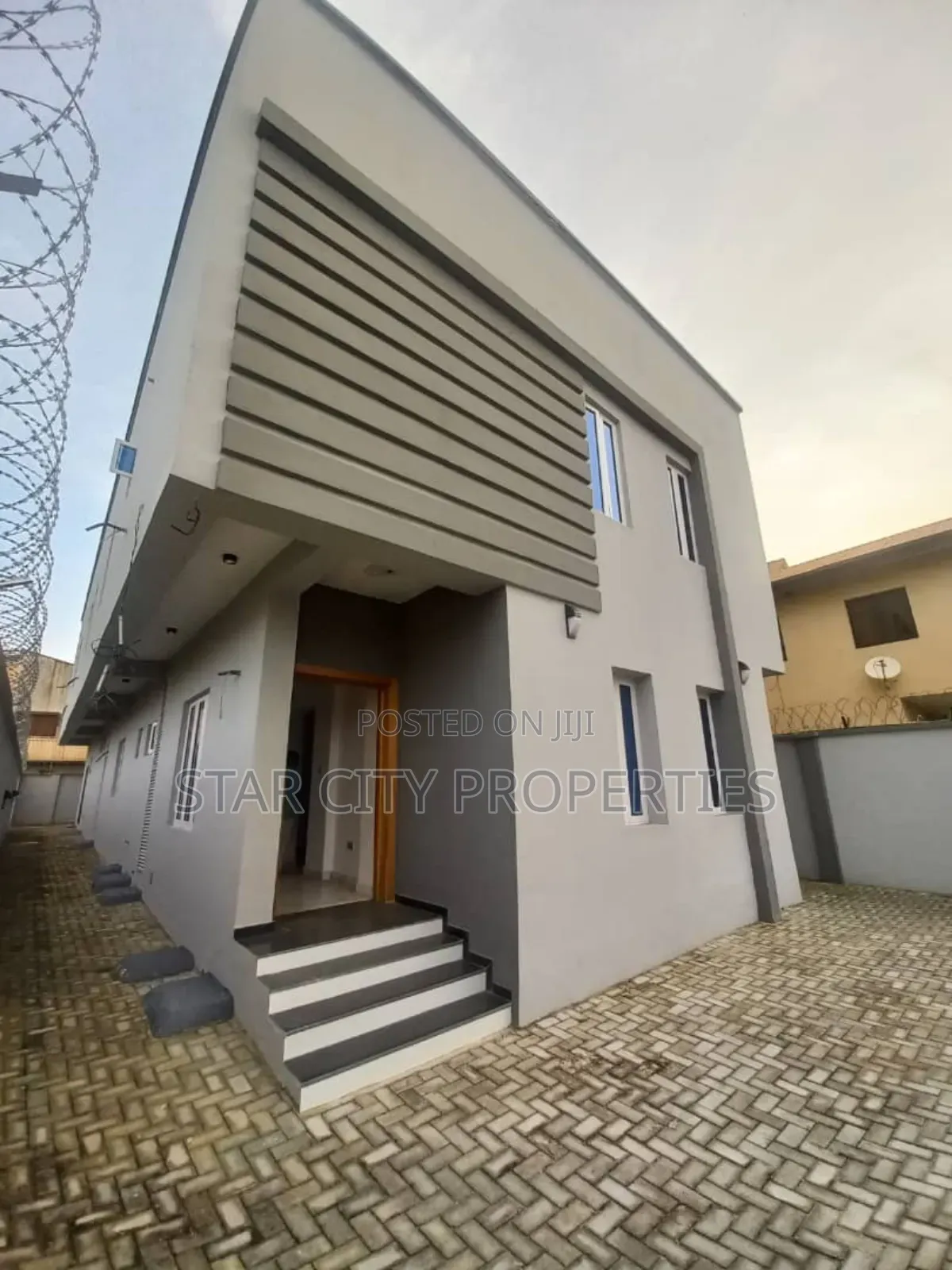 5bdrm Duplex in Magodo Phase 2 for rent