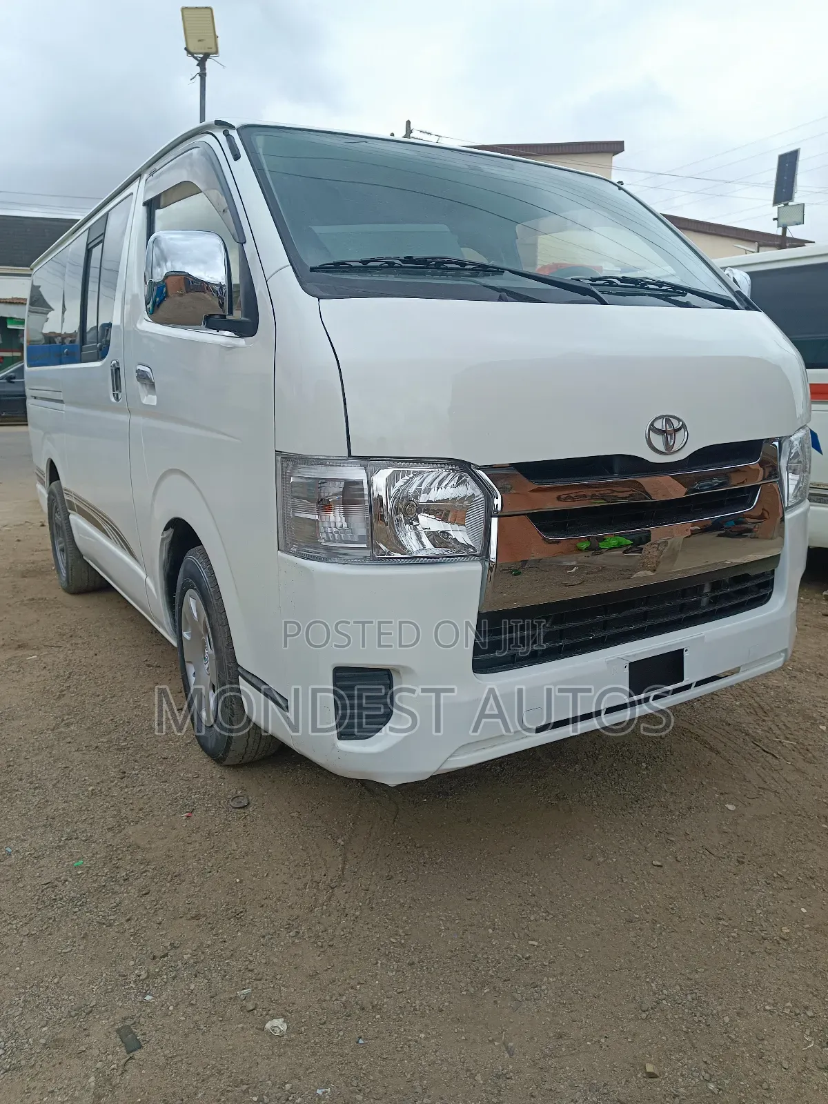 Toyota HiAce 2014 White