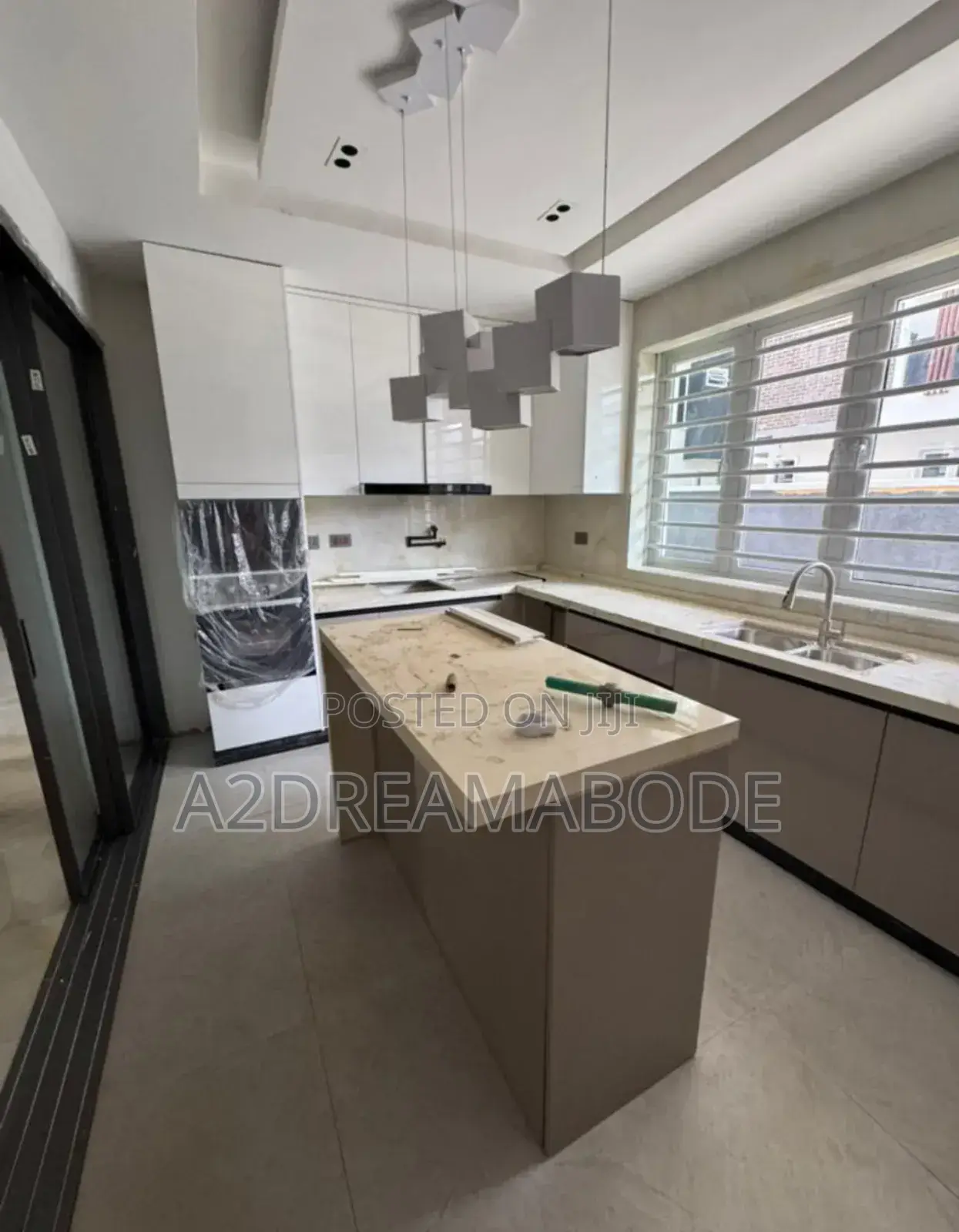 5bdrm Duplex in Adeniyi Jones, Ikeja for rent