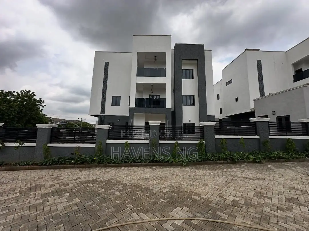 7bdrm Duplex in Kaura for sale
