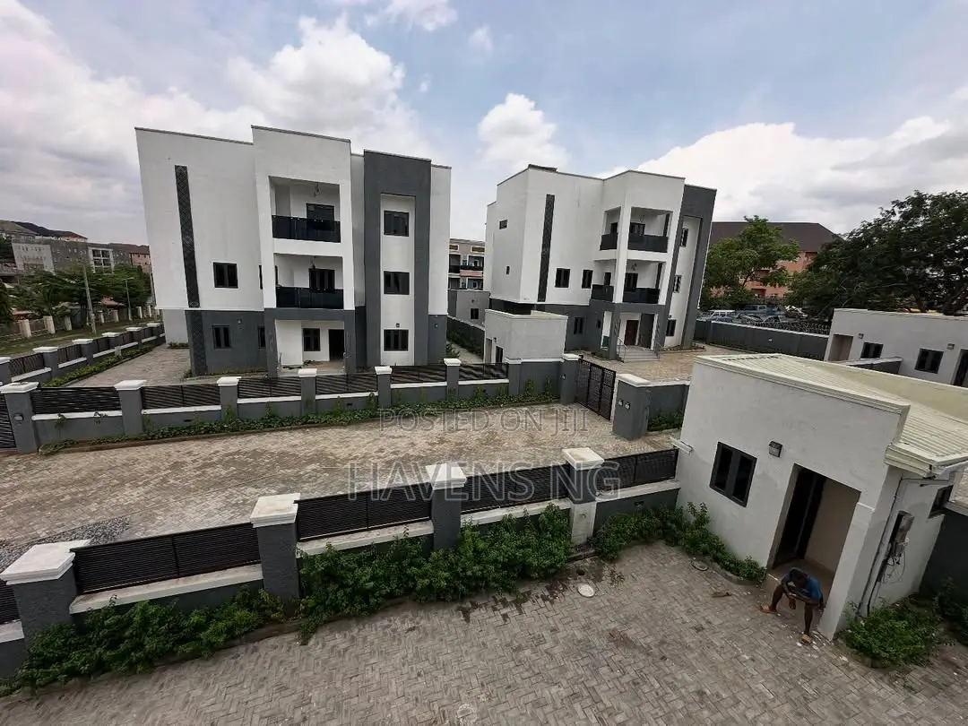 7bdrm Duplex in Kaura for sale