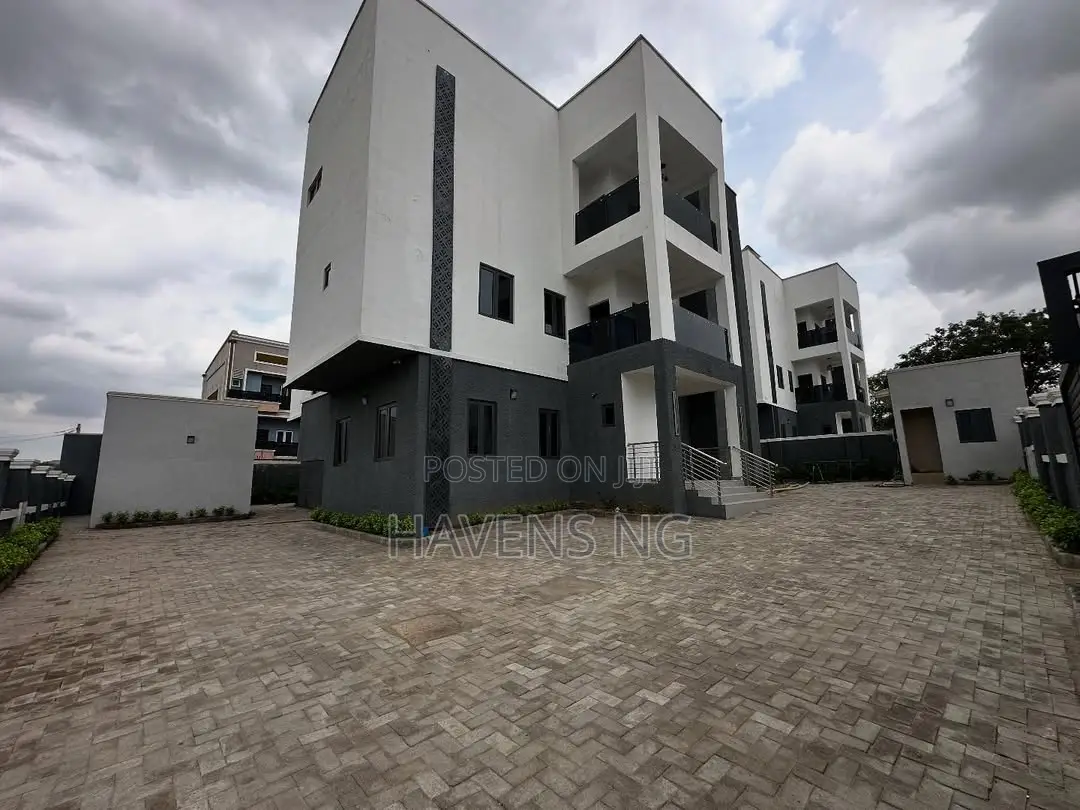 7bdrm Duplex in Kaura for sale