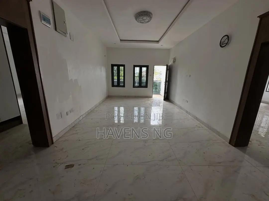 7bdrm Duplex in Kaura for sale