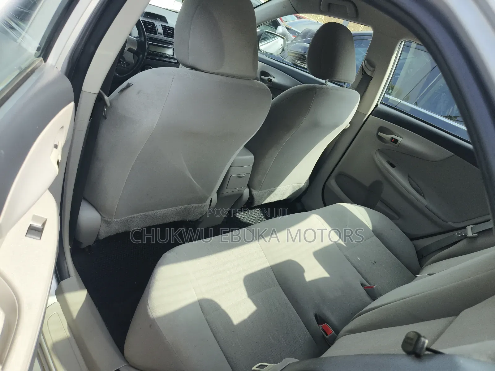 Toyota Corolla LE 4dr Sedan (1.8L 4cyl 4A) 2013 Silver