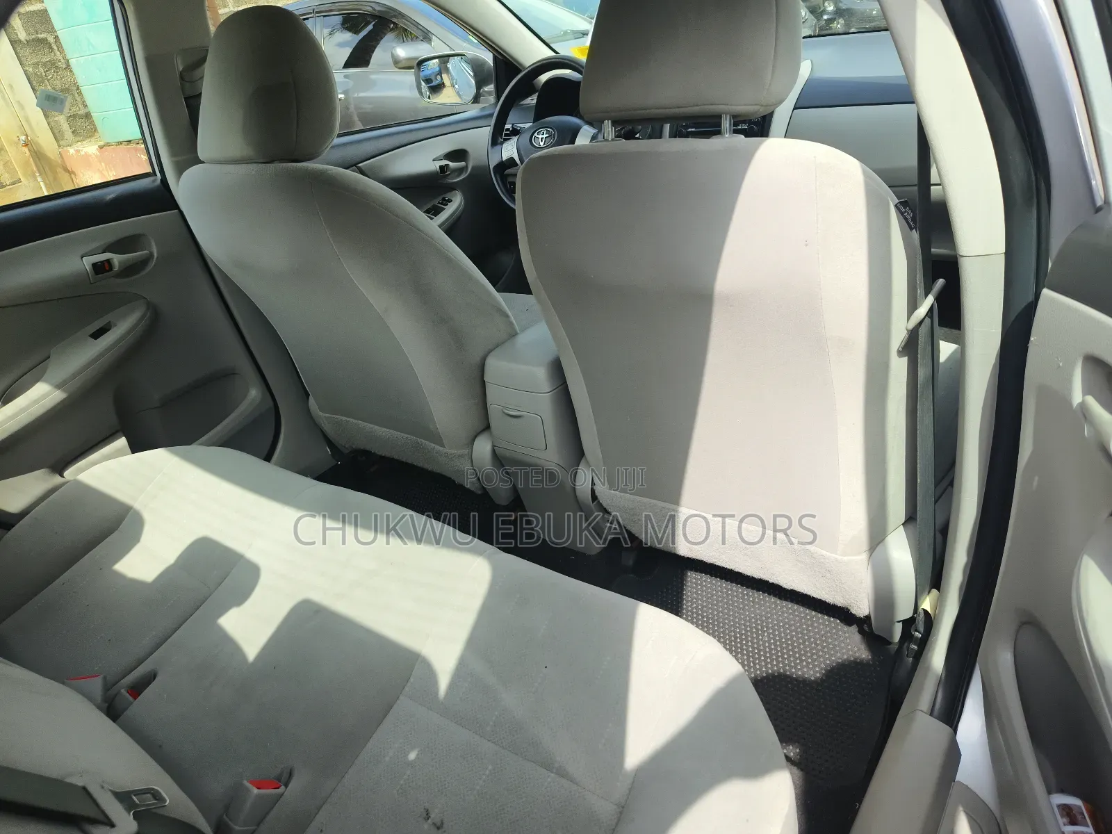 Toyota Corolla LE 4dr Sedan (1.8L 4cyl 4A) 2013 Silver