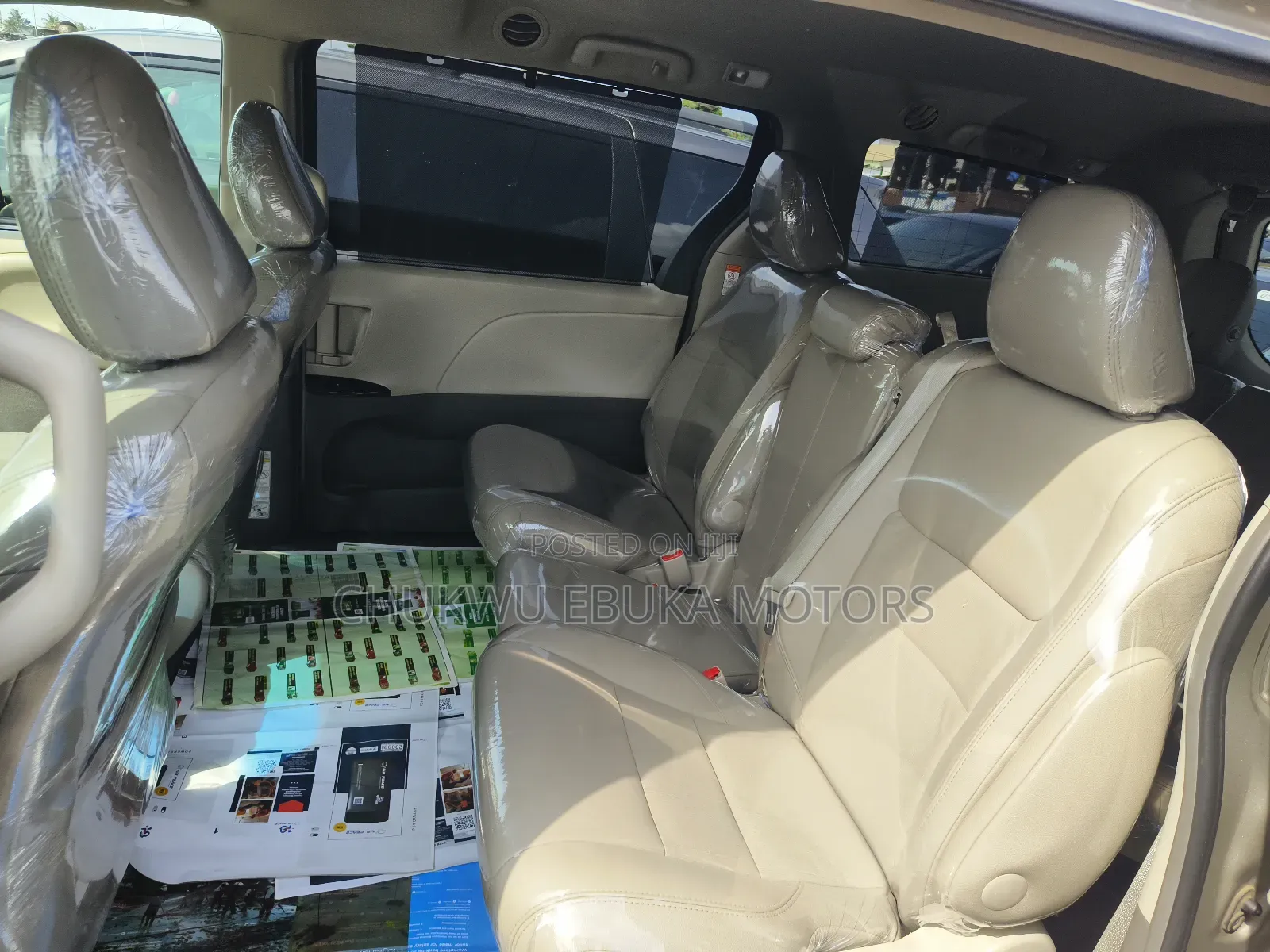 Toyota Sienna XLE 8 Passenger (3.5L 6cyl 6A) 2016 Gold