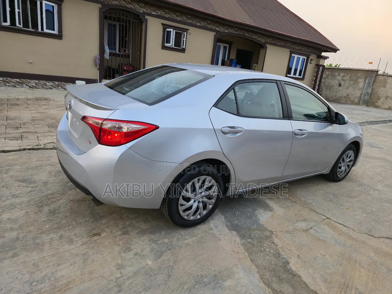 Toyota Corolla LE Eco (1.8L 4cyl 2A) 2018 Silver