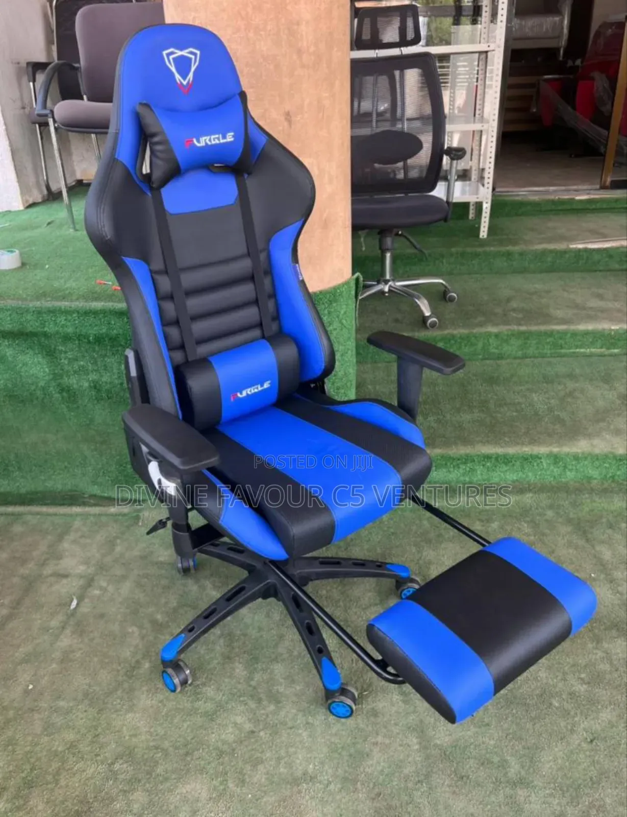 Game Chair With Foot Rest.