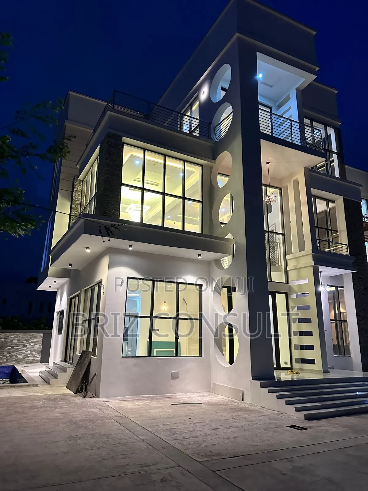 4 Bedroom With Bq + Pool