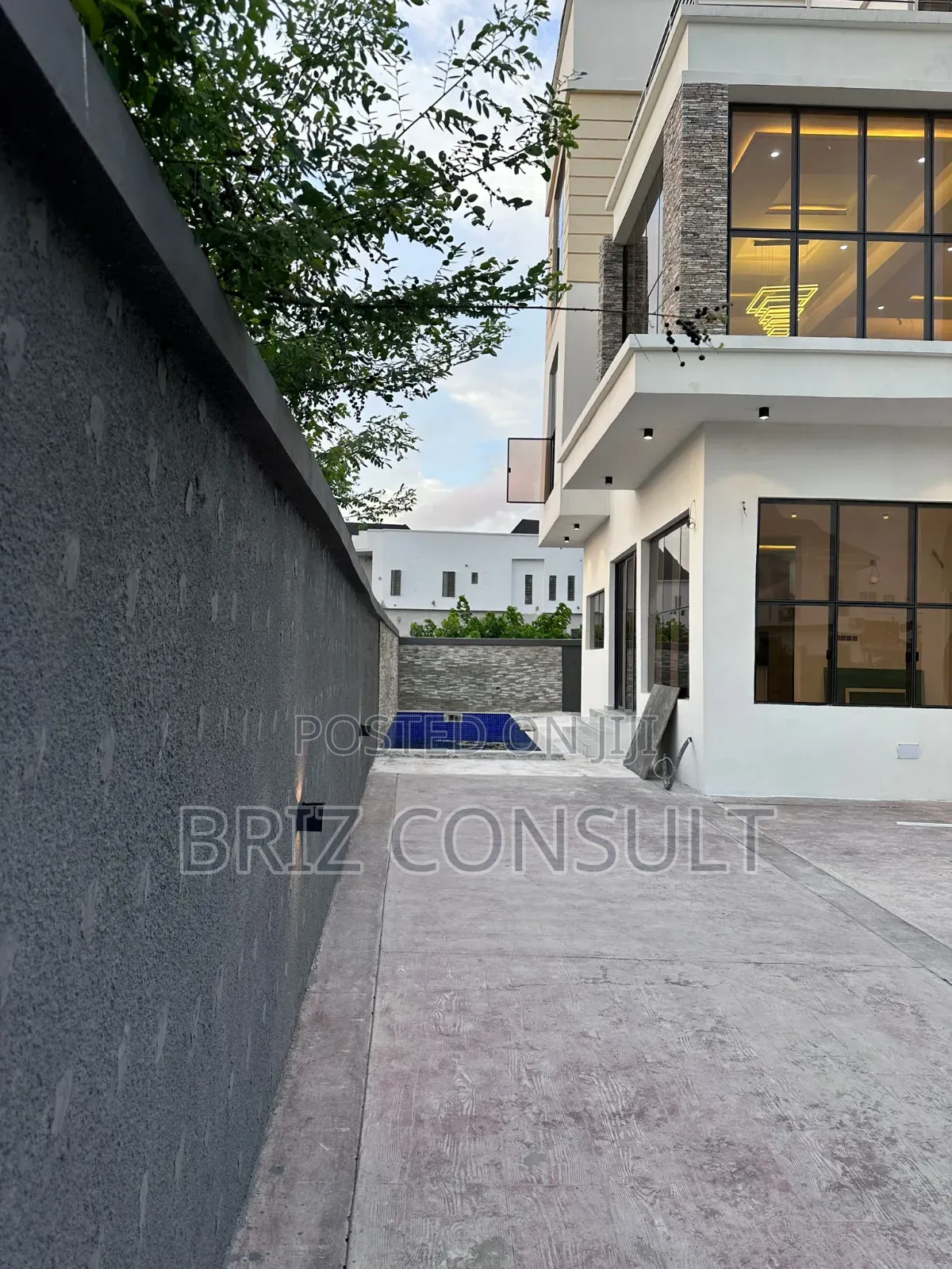 4 Bedroom With Bq + Pool