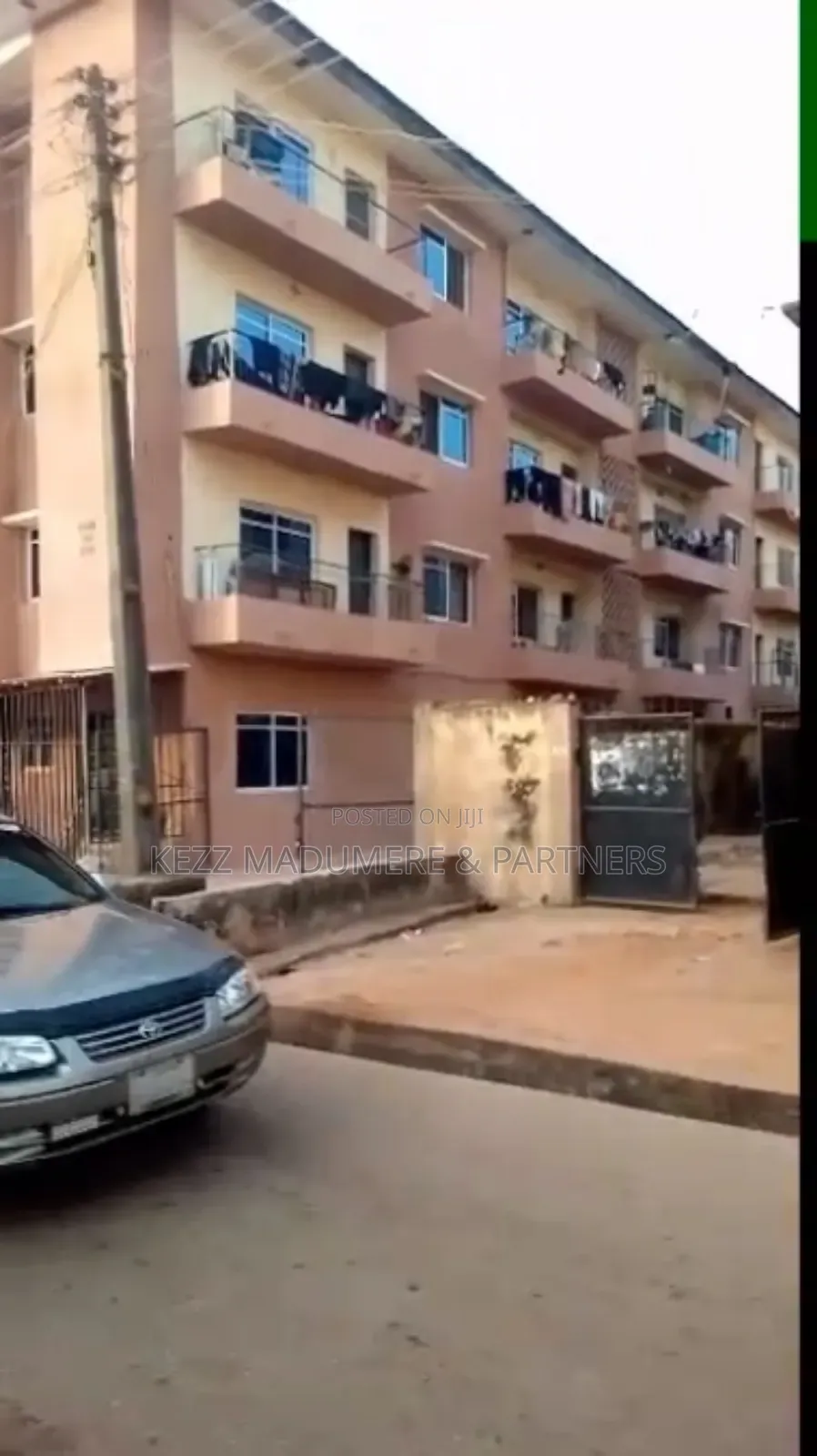8bdrm Block of Flats in Achara Layout , for sale