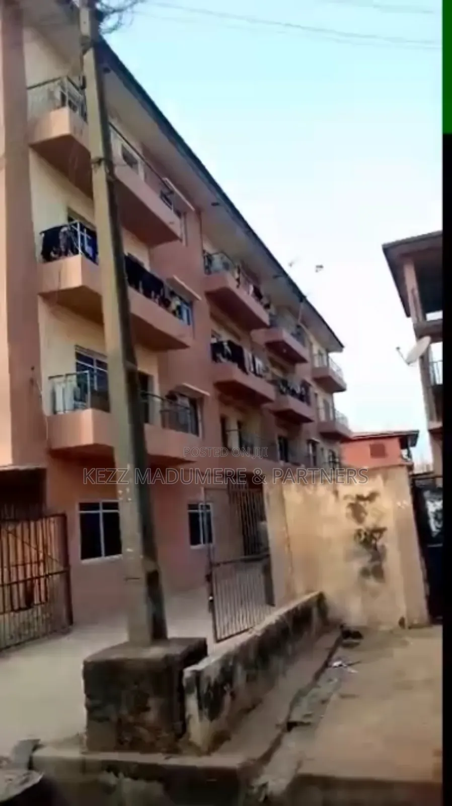 8bdrm Block of Flats in Achara Layout , for sale