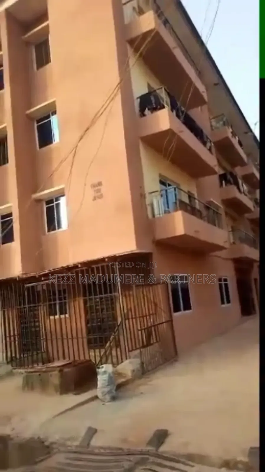 8bdrm Block of Flats in Achara Layout , for sale