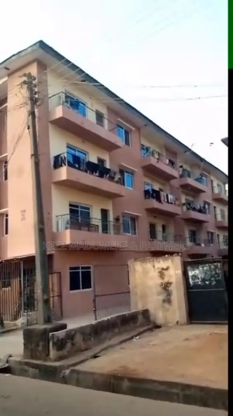 8bdrm Block of Flats in Achara Layout , for sale