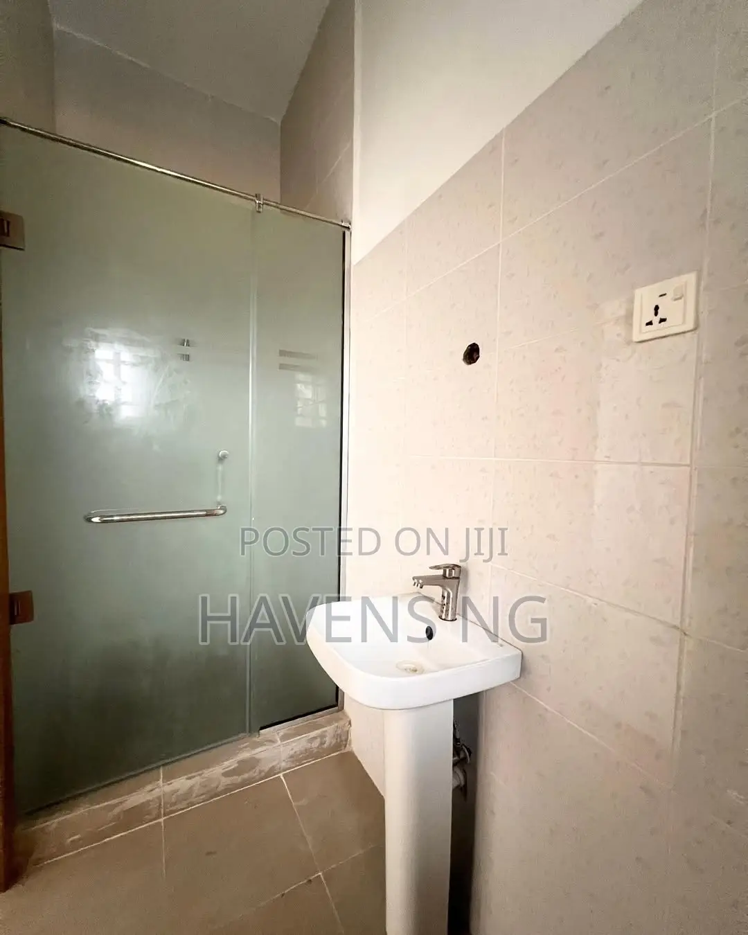 2bdrm Apartment In Lekki Phase 1 For Sale