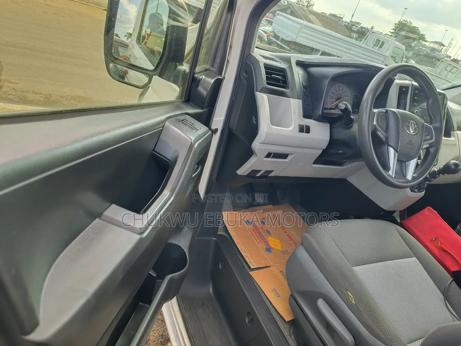 Toyota HiAce 2021 White