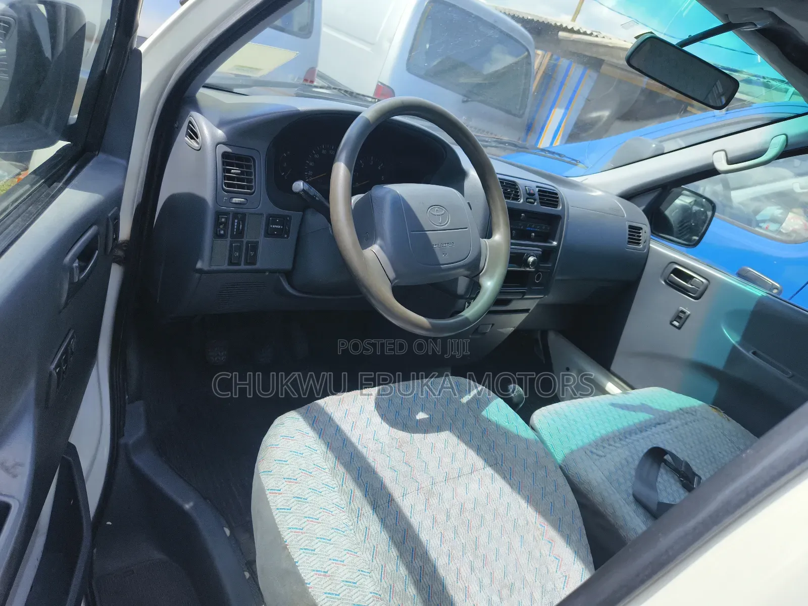 Toyota HiAce 2002 White
