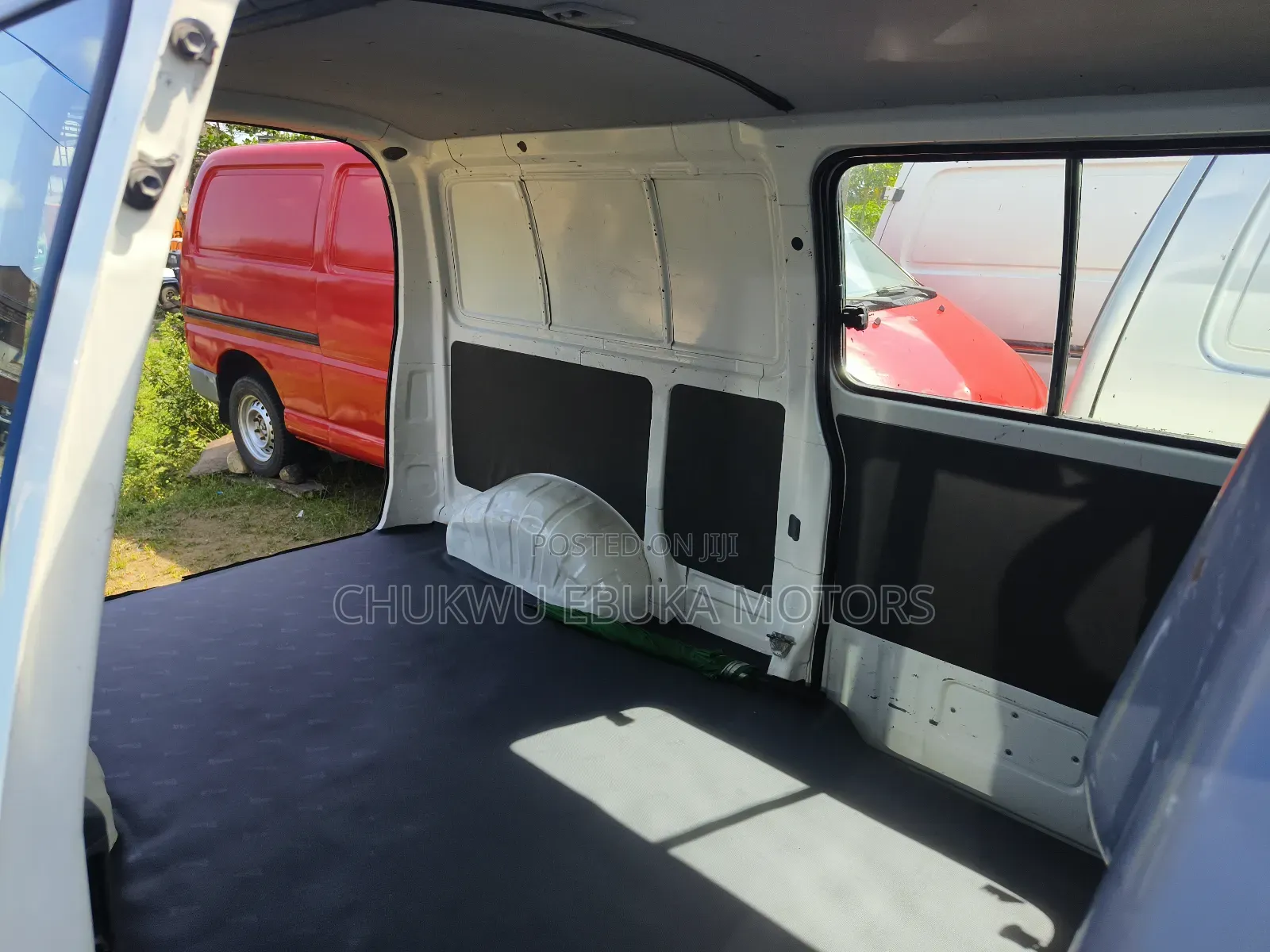 Toyota HiAce 2002 White