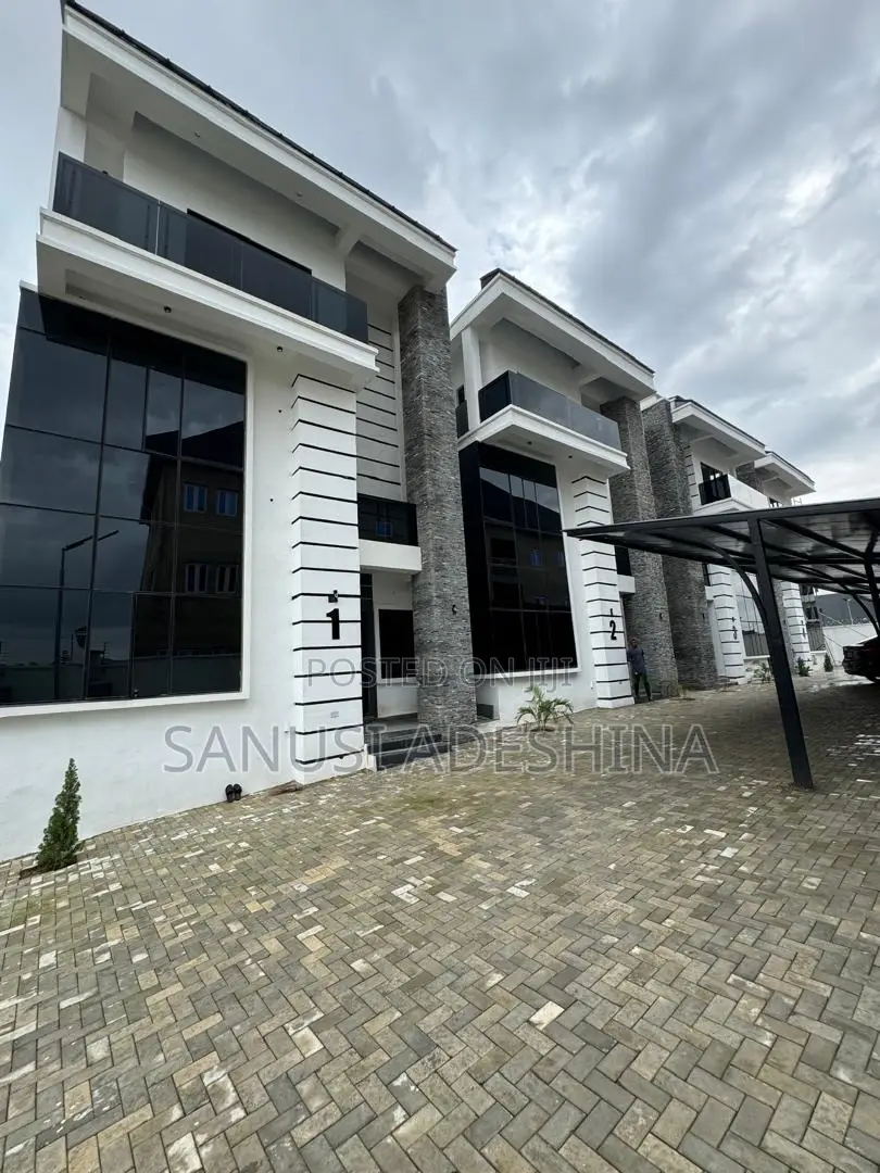 5bdrm Duplex in Jahi Gilmore,Fct for sale