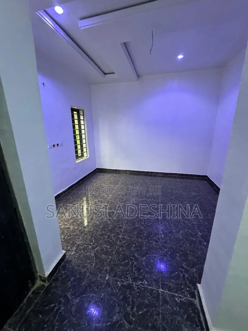 5bdrm Duplex in Jahi Gilmore,Fct for sale