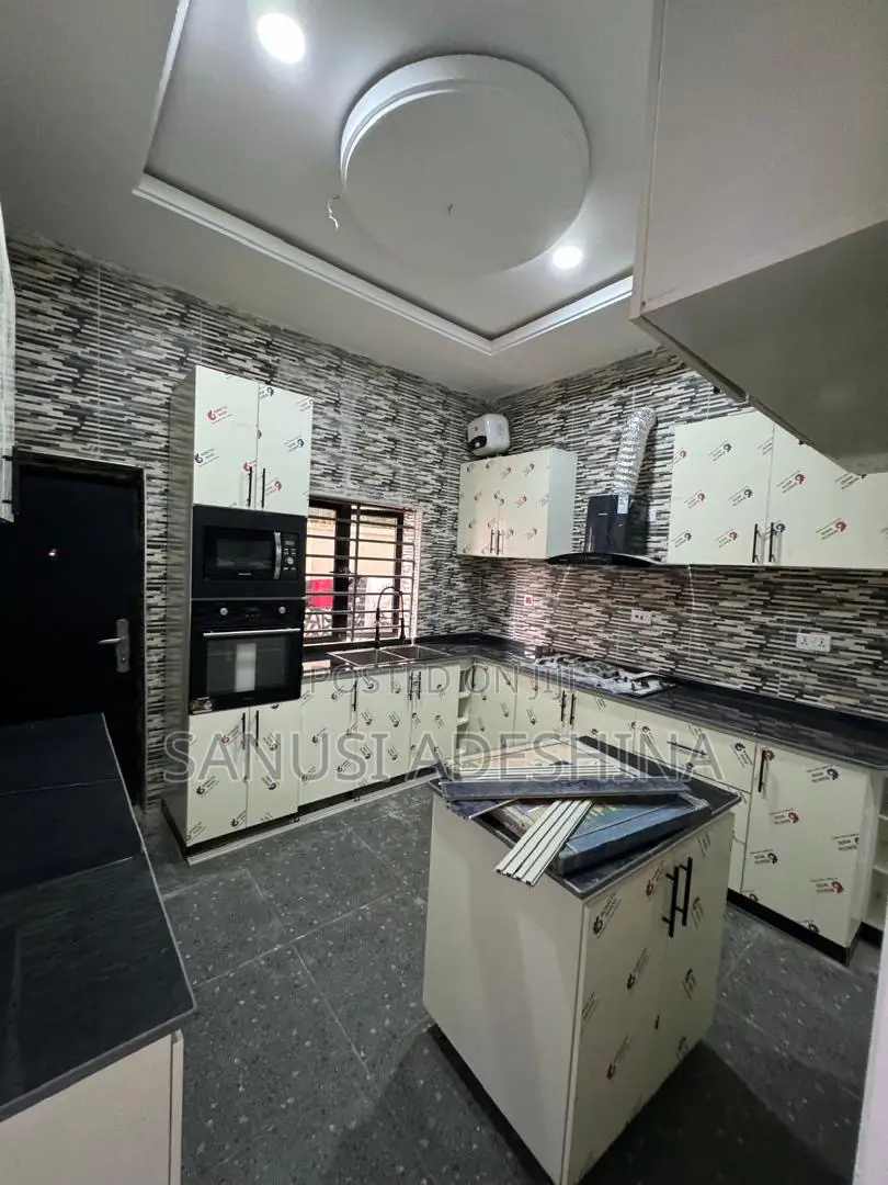 5bdrm Duplex in Jahi Gilmore,Fct for sale