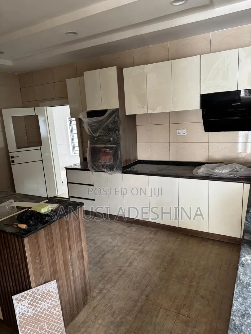5bdrm Duplex in Galadimawa Estate for sale